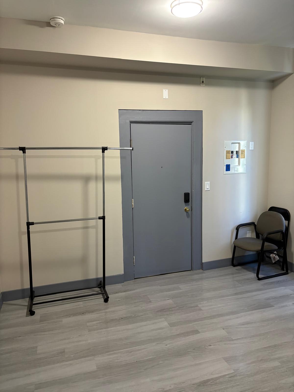 #38.1 St. Catharines Studio Hotel-Apartment