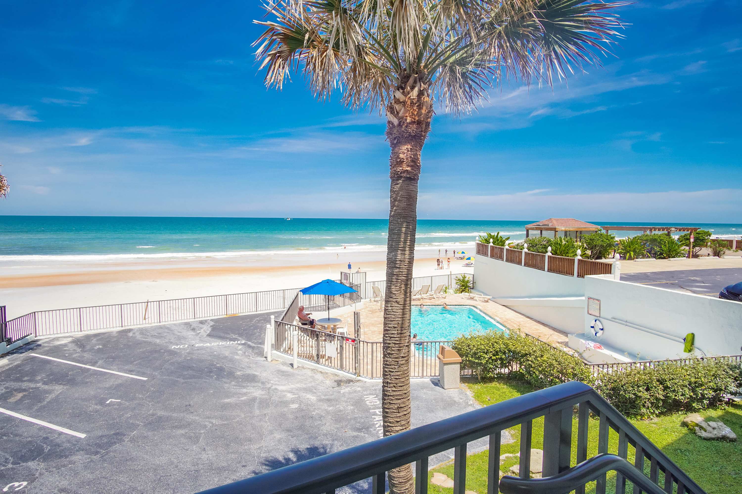 Totally Beachin' - Oceanfront Boutique Condo 4