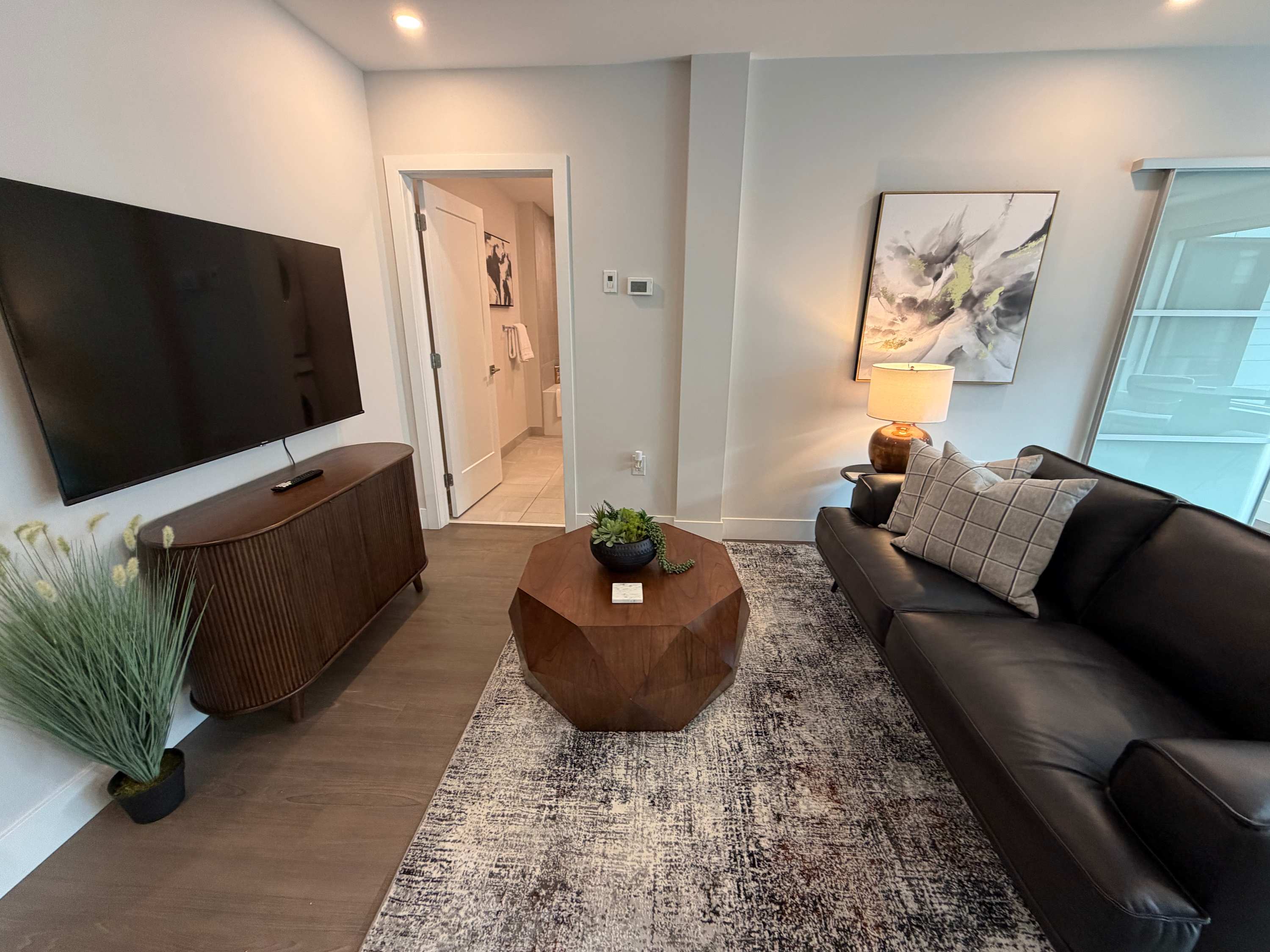 Downtown HFX 1 BR with AC and private patio