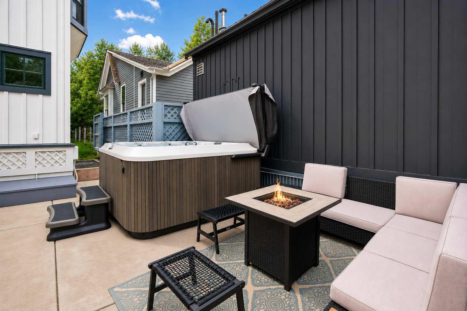 Updated Spacious Home w AC & Hot Tub Walk to Town!