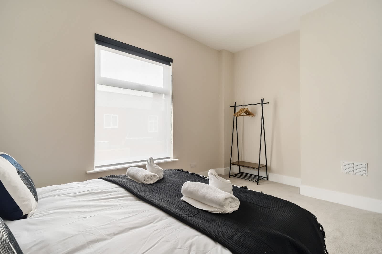 Stylish Home in Manchester - Free Parking in Dulgar Street M11 2BU - Property image 24 - VivreStays