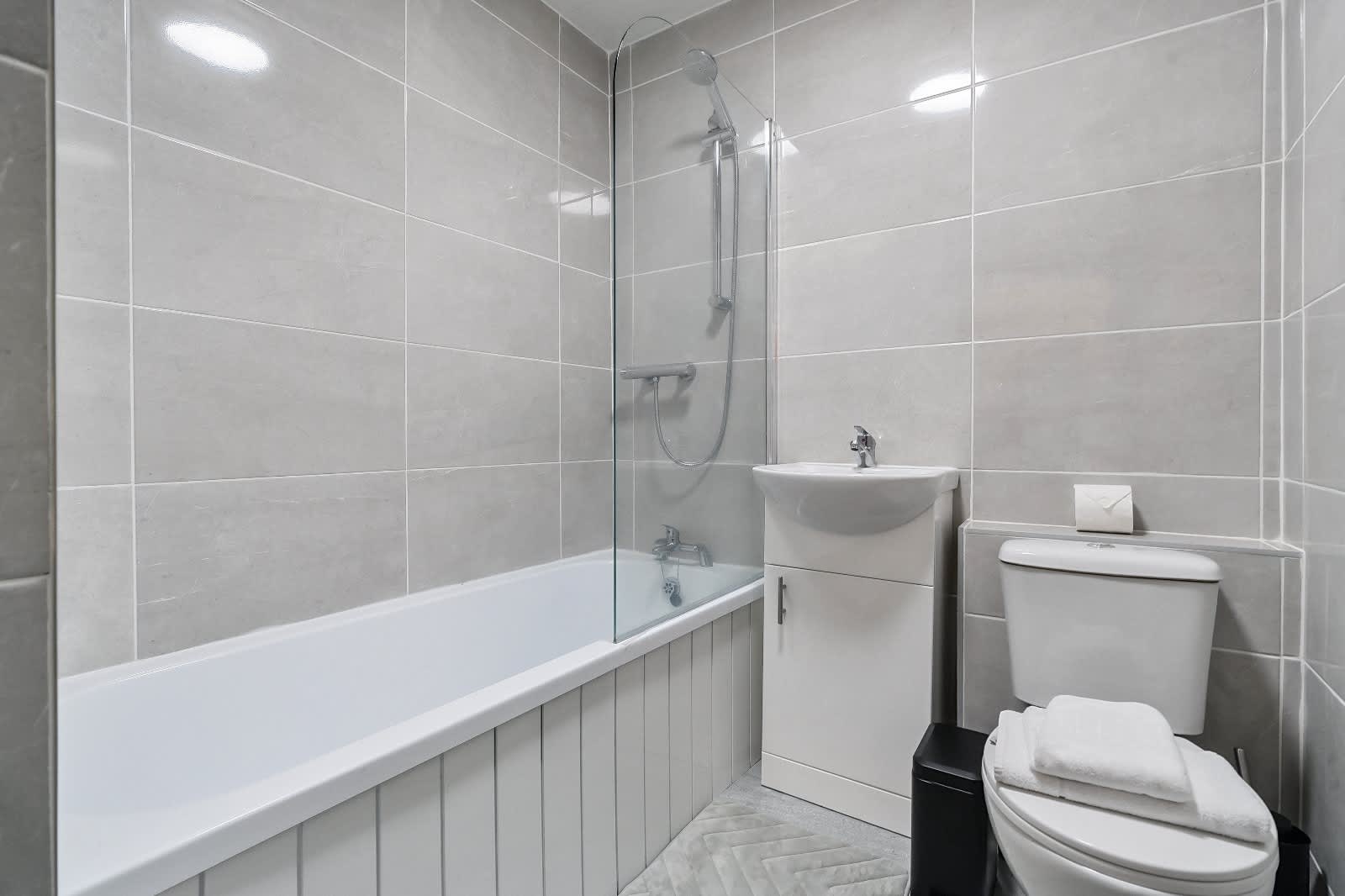 Stylish Home in Manchester - Free Parking in Dulgar Street M11 2BU - Property image 32 - VivreStays