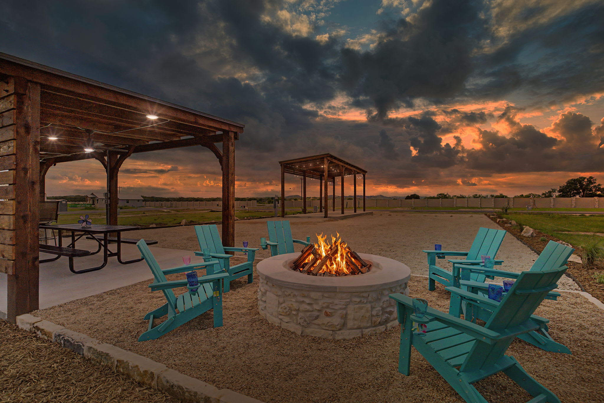 Twisted Vine Retreat - Fire Pit & Outdoor Kitchen