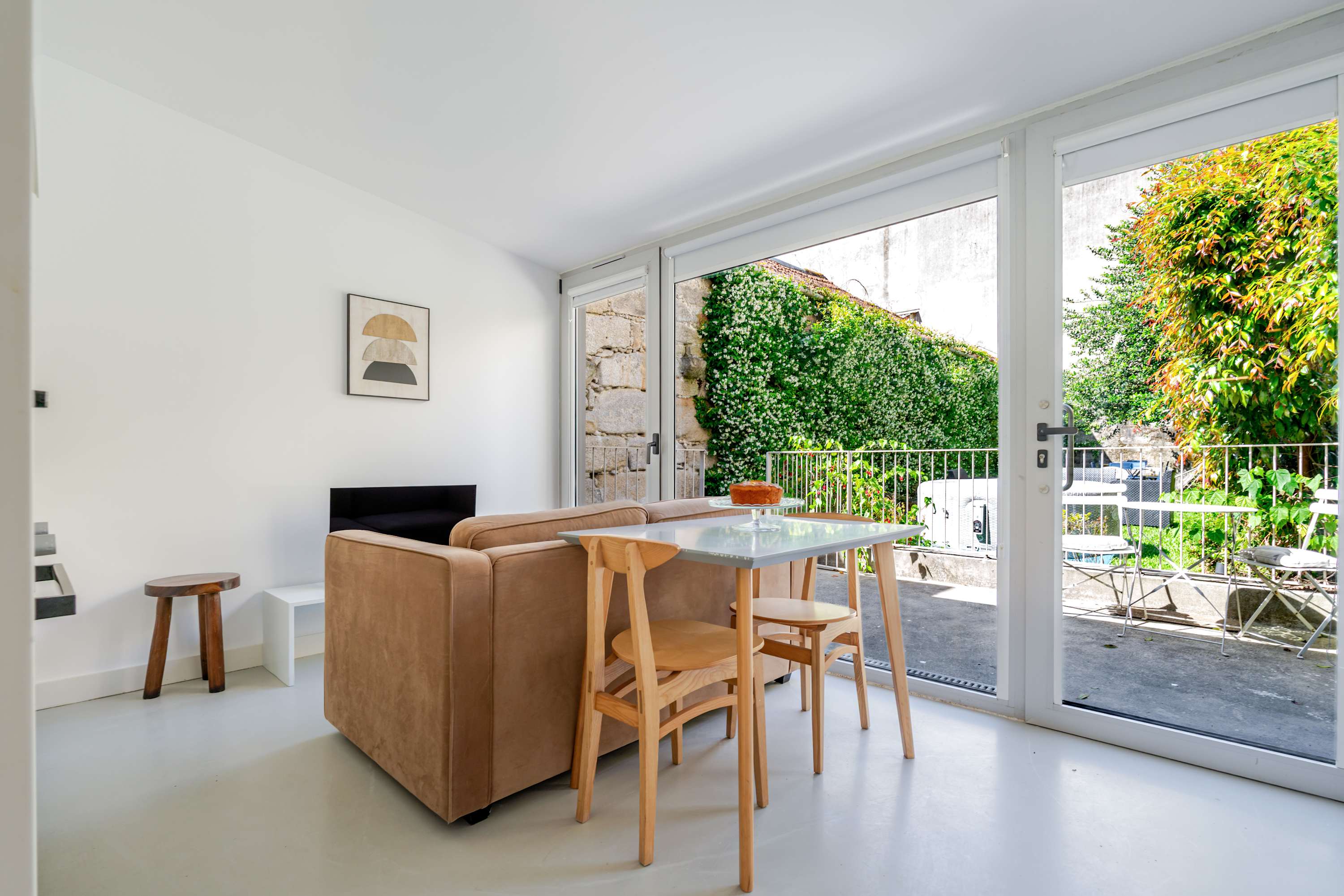 Charming Flat with Terrace & Jacuzzi by HostWise
