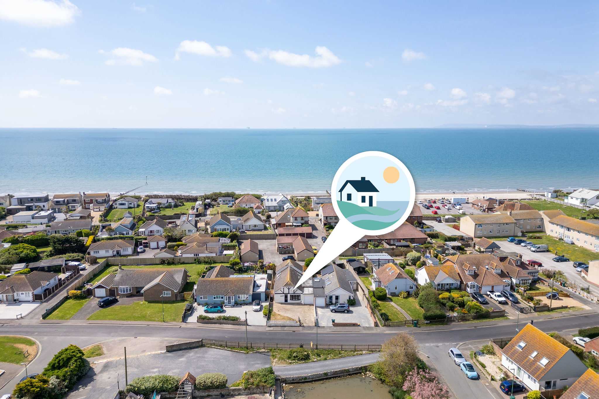 Coastal Home for 8 in Bracklesham w Parking