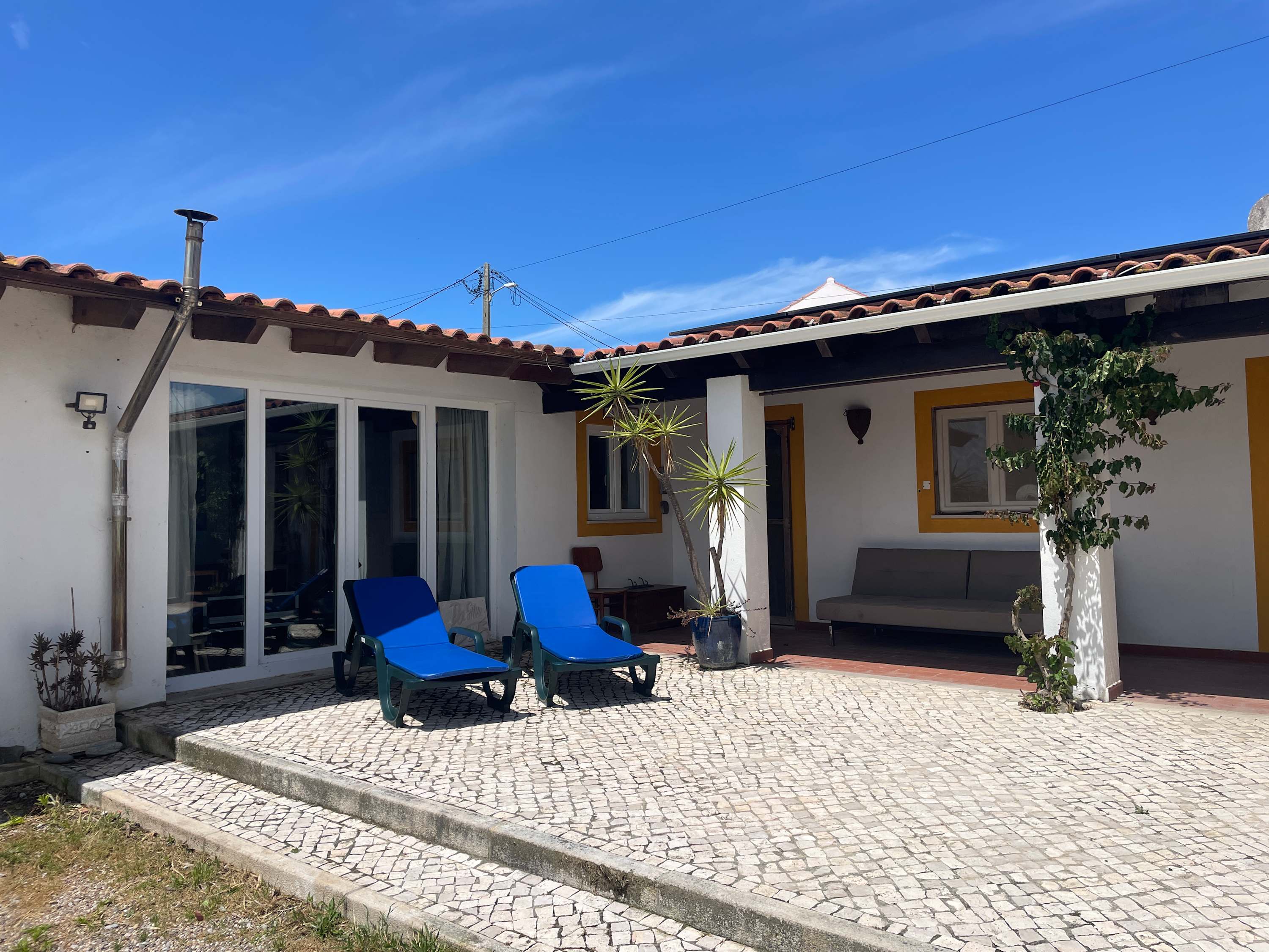 Casa Galeria – Artistic Surf Lodge in Portugal