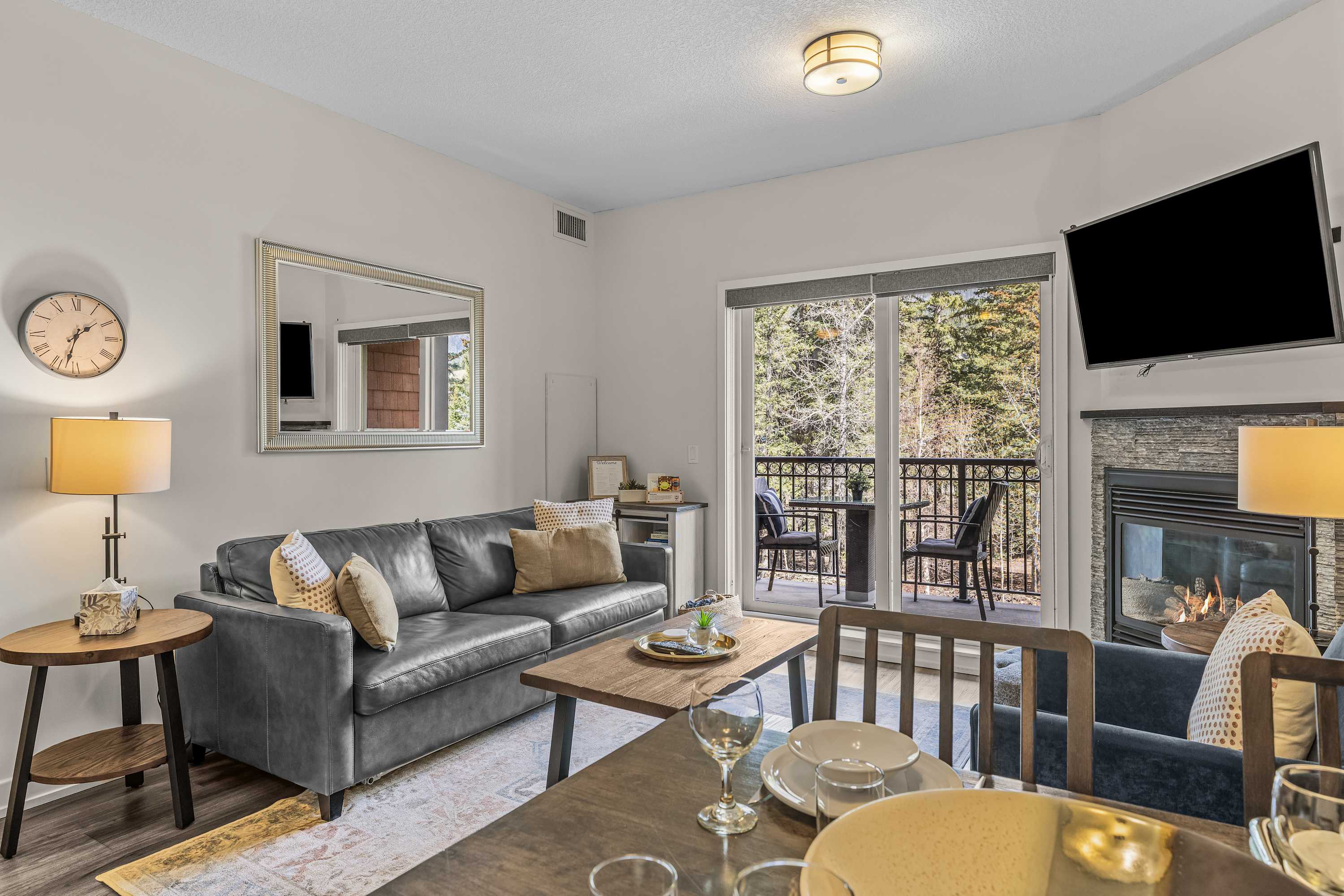 Mountain Views And Resort Amenities - Charming Canadian Rockies Escape - カナダ