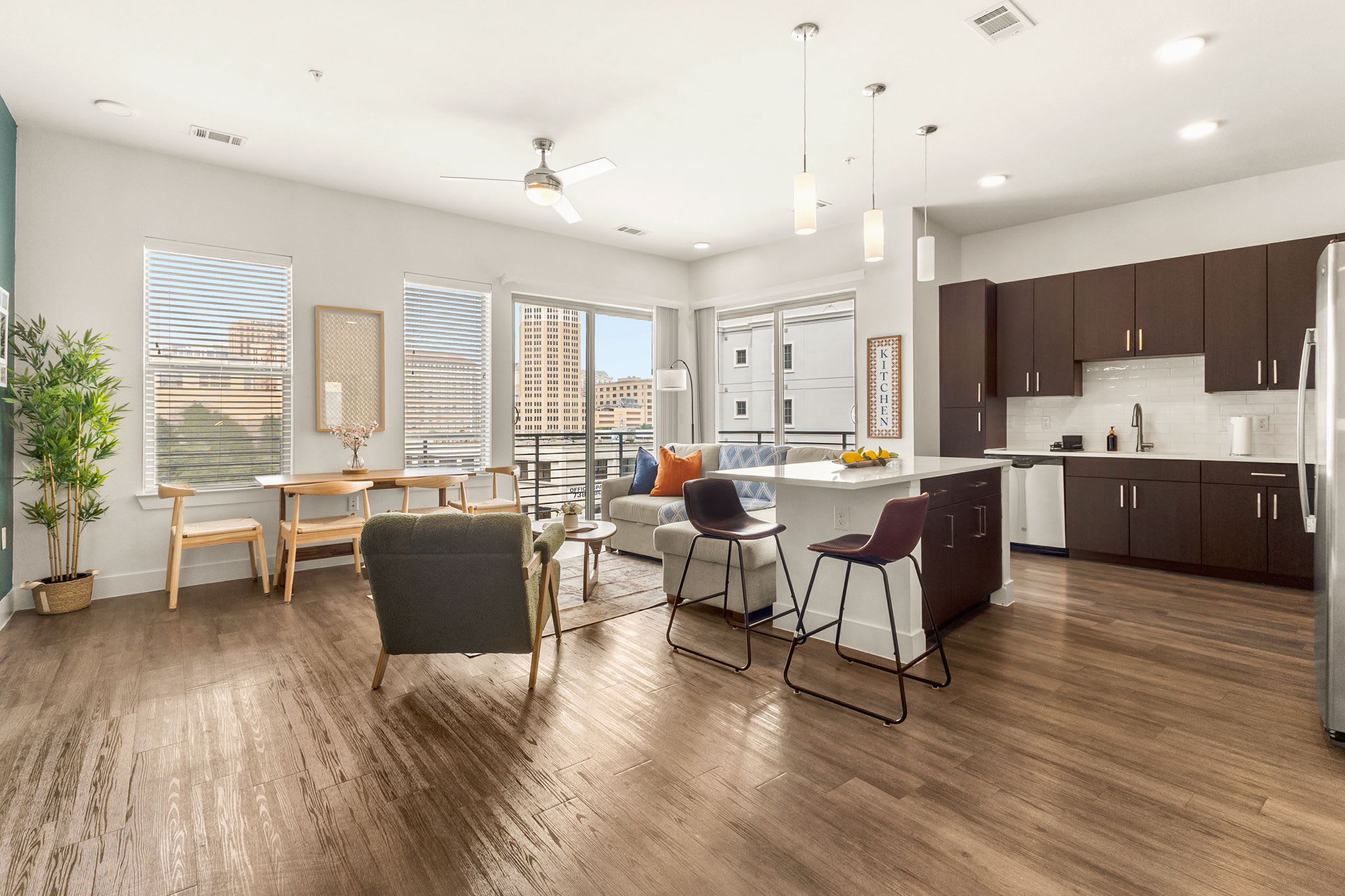 Central Flat: Pool|Free Parking|Walk to Riverwalk