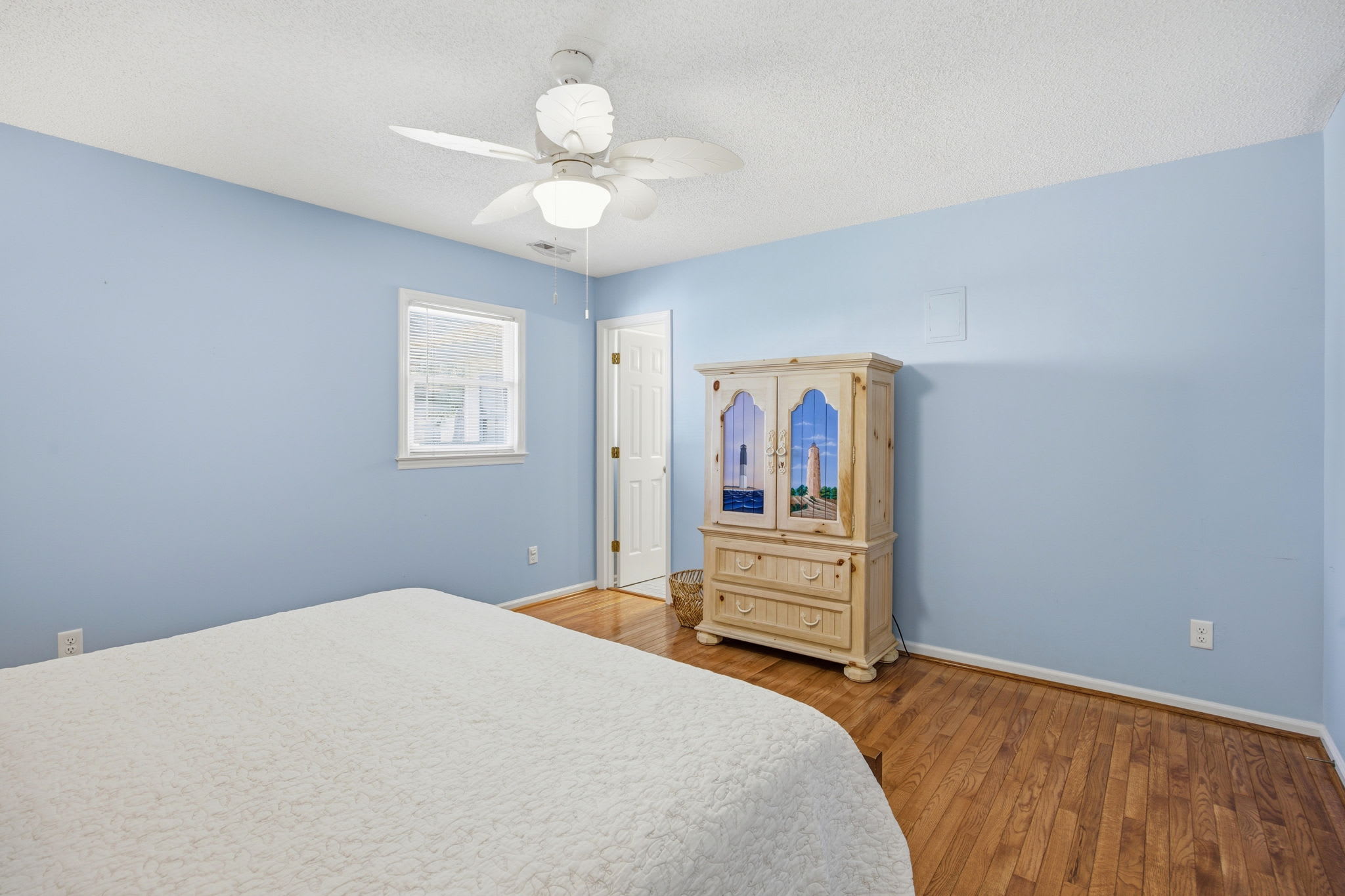 NE 38th Street Dog Friendly Star Spangled Manor | Photo 22