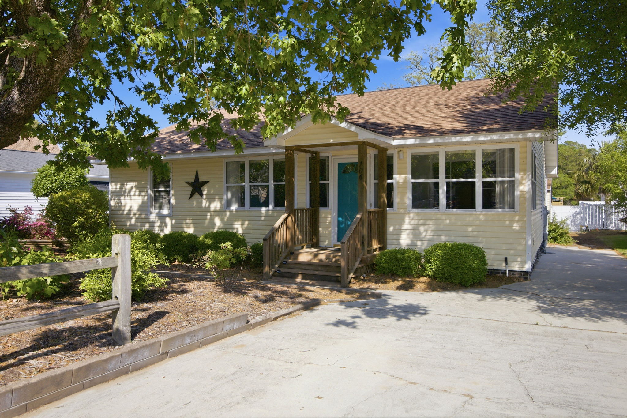 NE 38th Street Dog Friendly Star Spangled Manor