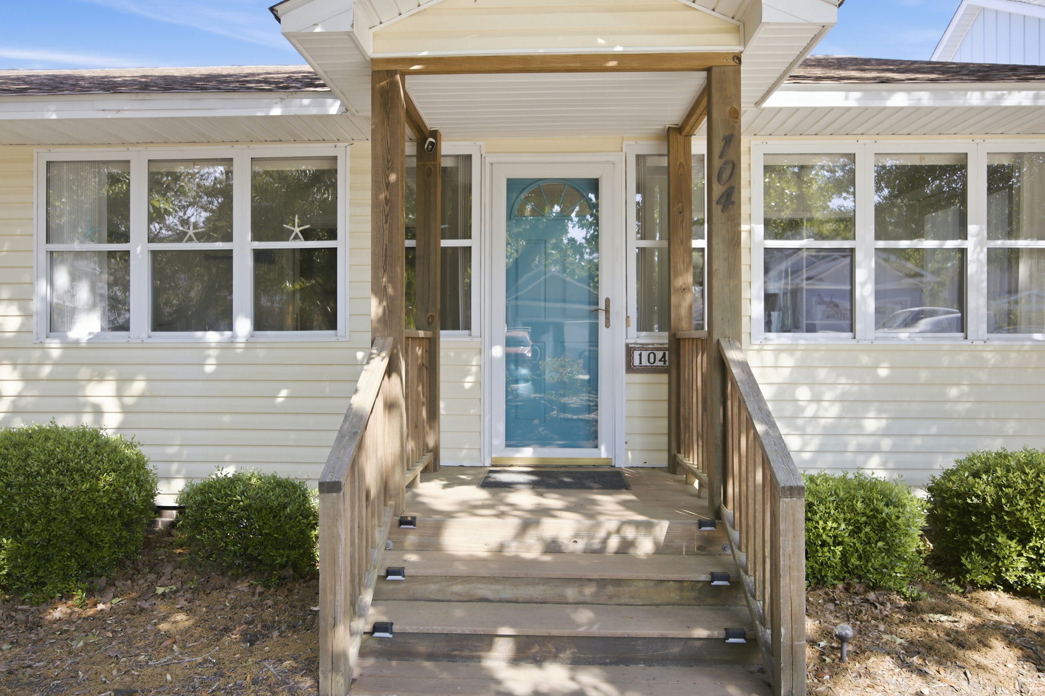 NE 38th Street Dog Friendly Star Spangled Manor | Photo 42