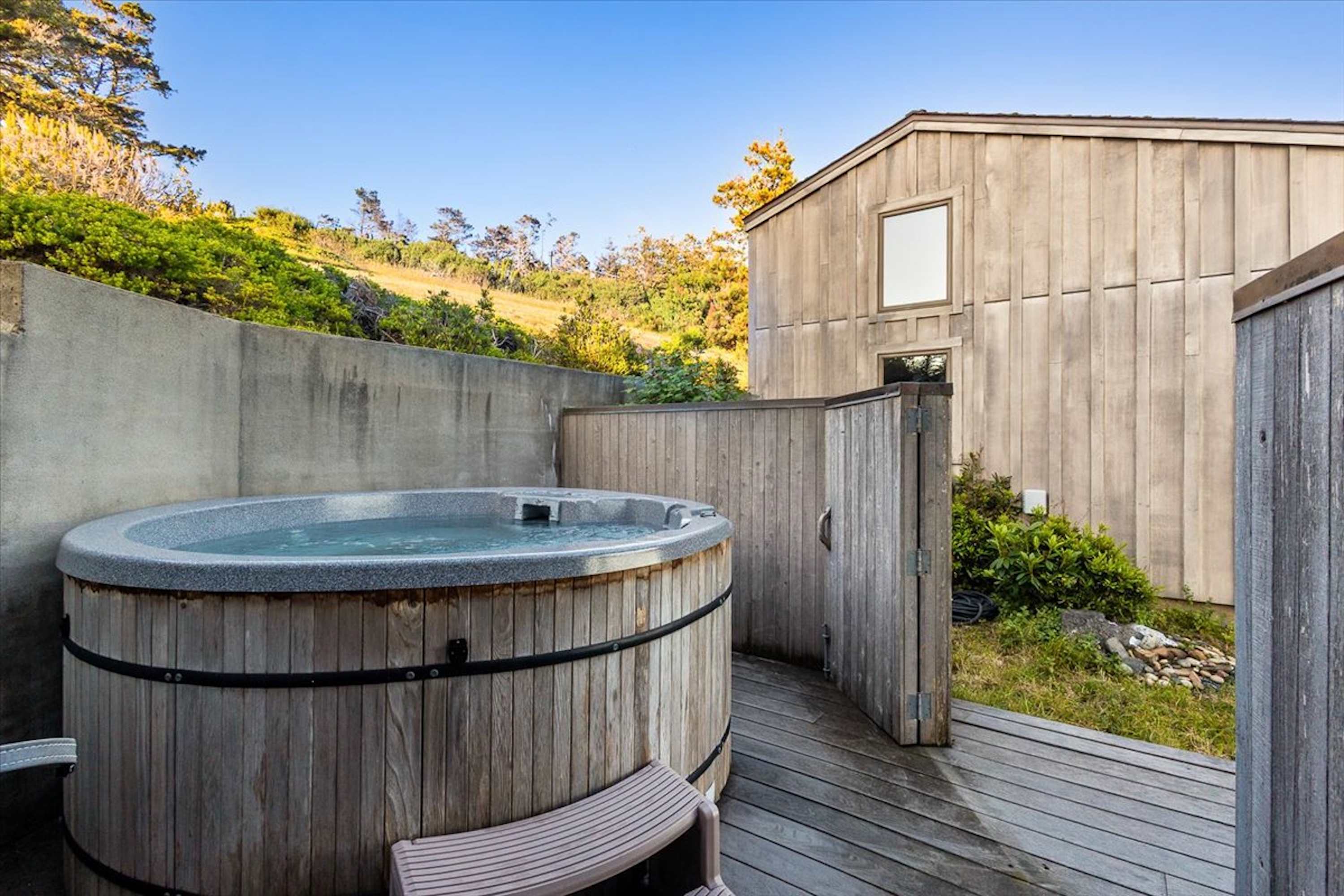Private hot tub & ocean view
