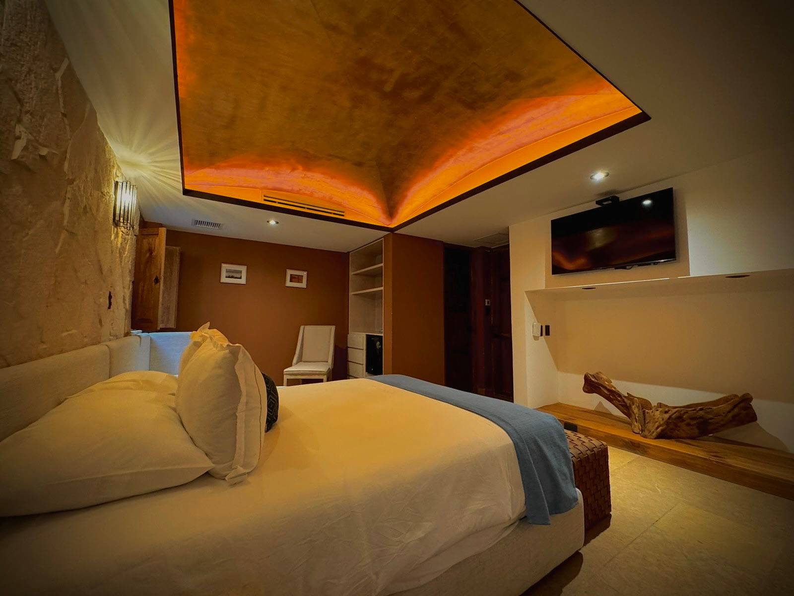 Luxury Queen Room in Downtown San Miguel