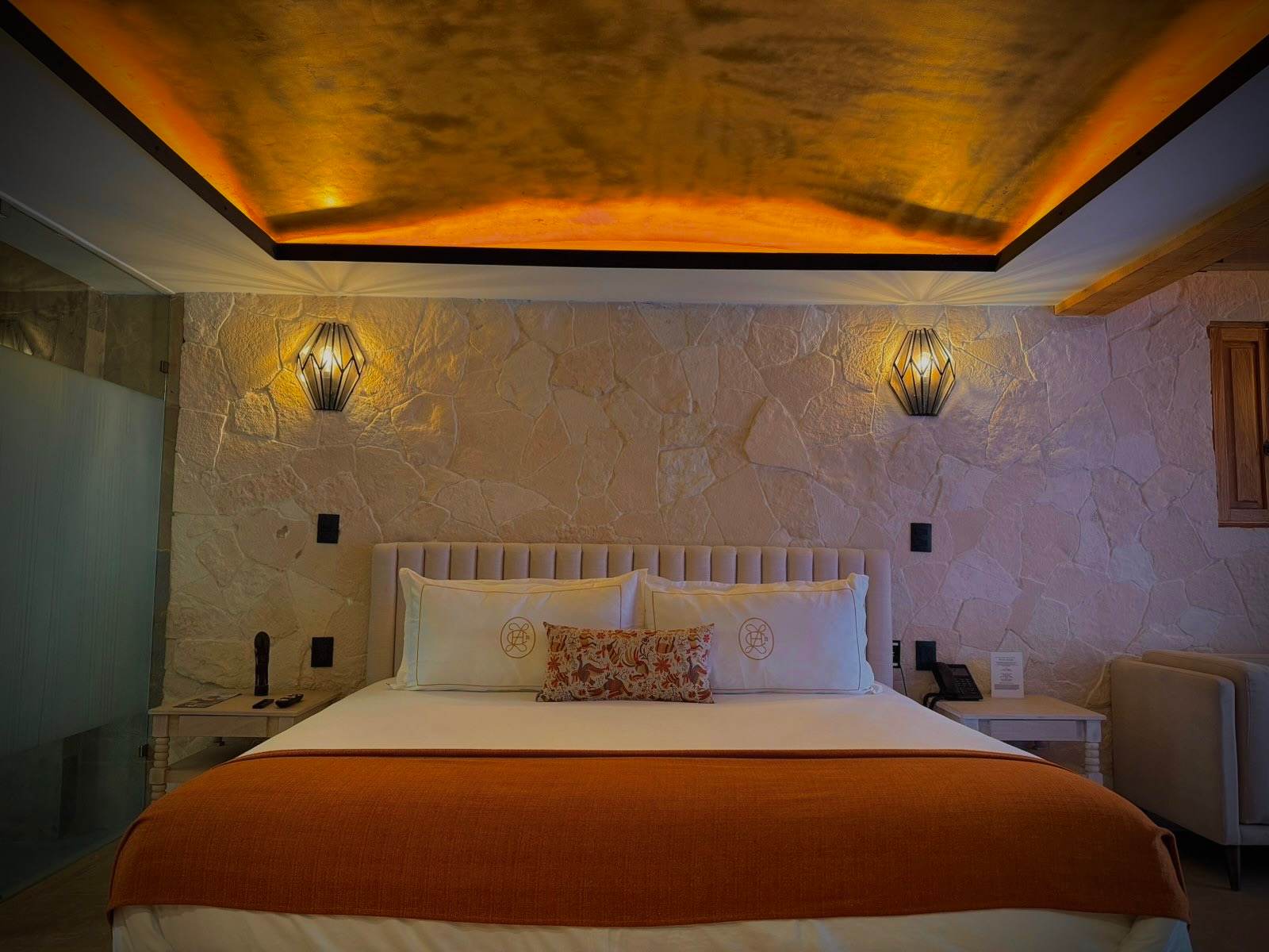 Casa Laja Hotel - Suite with Cathedral Views