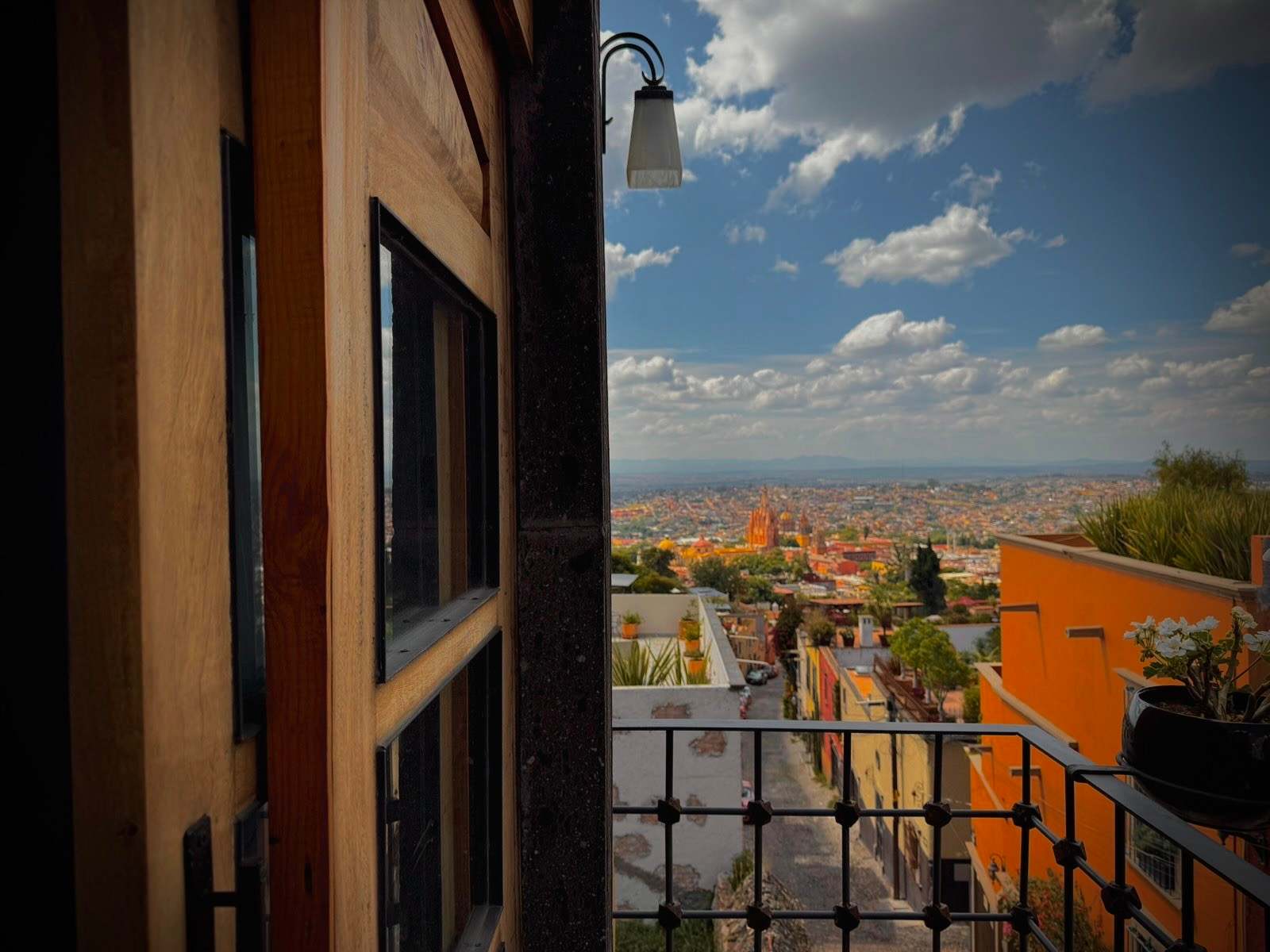 Casa Laja Hotel - Suite with Cathedral Views