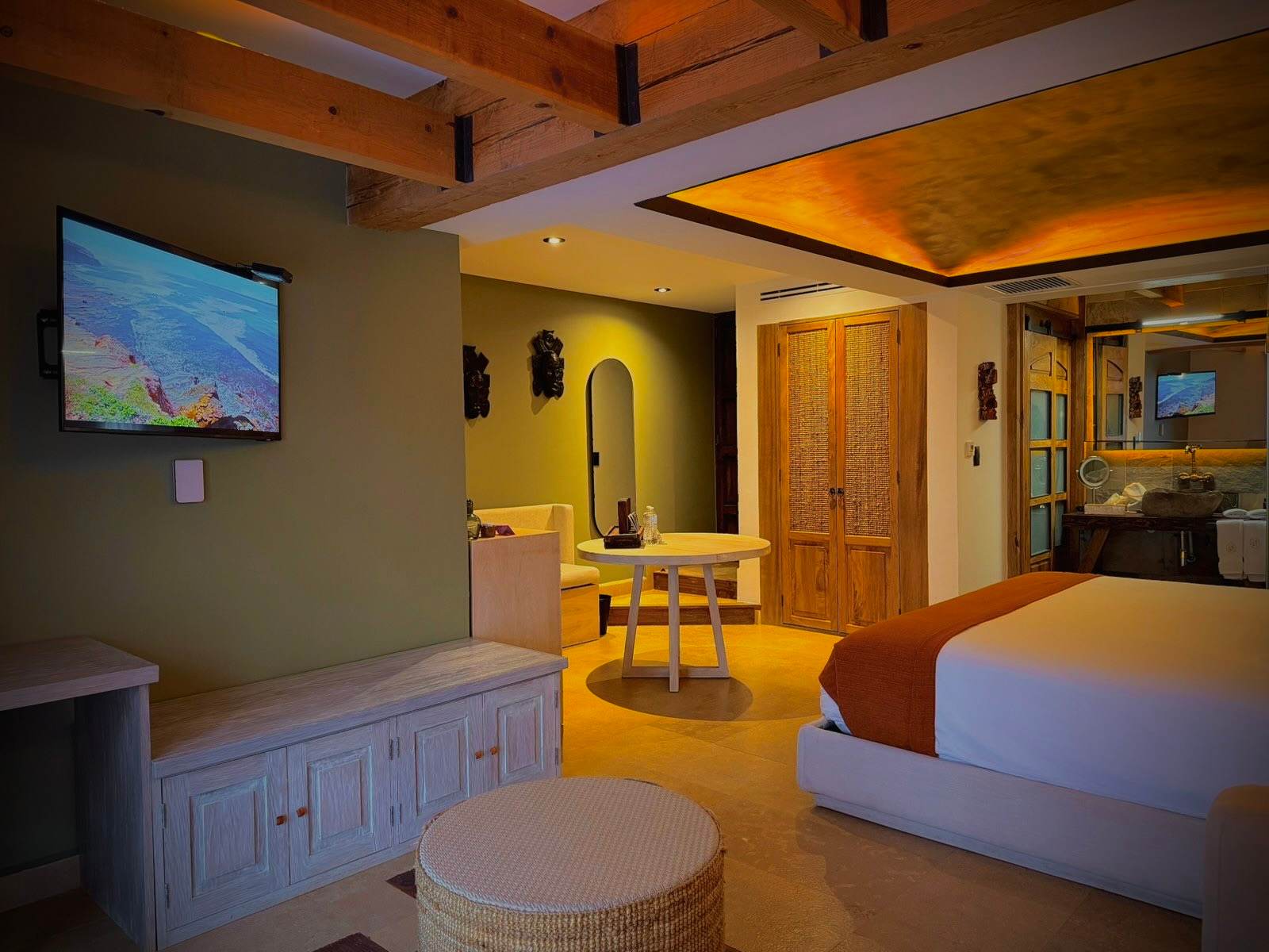 Casa Laja Hotel - Suite with Cathedral Views