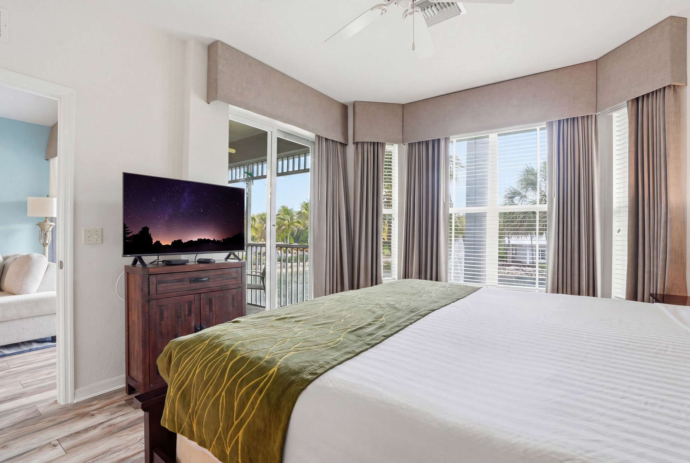826 Second Floor Lake and Fountain Views | Photo 20