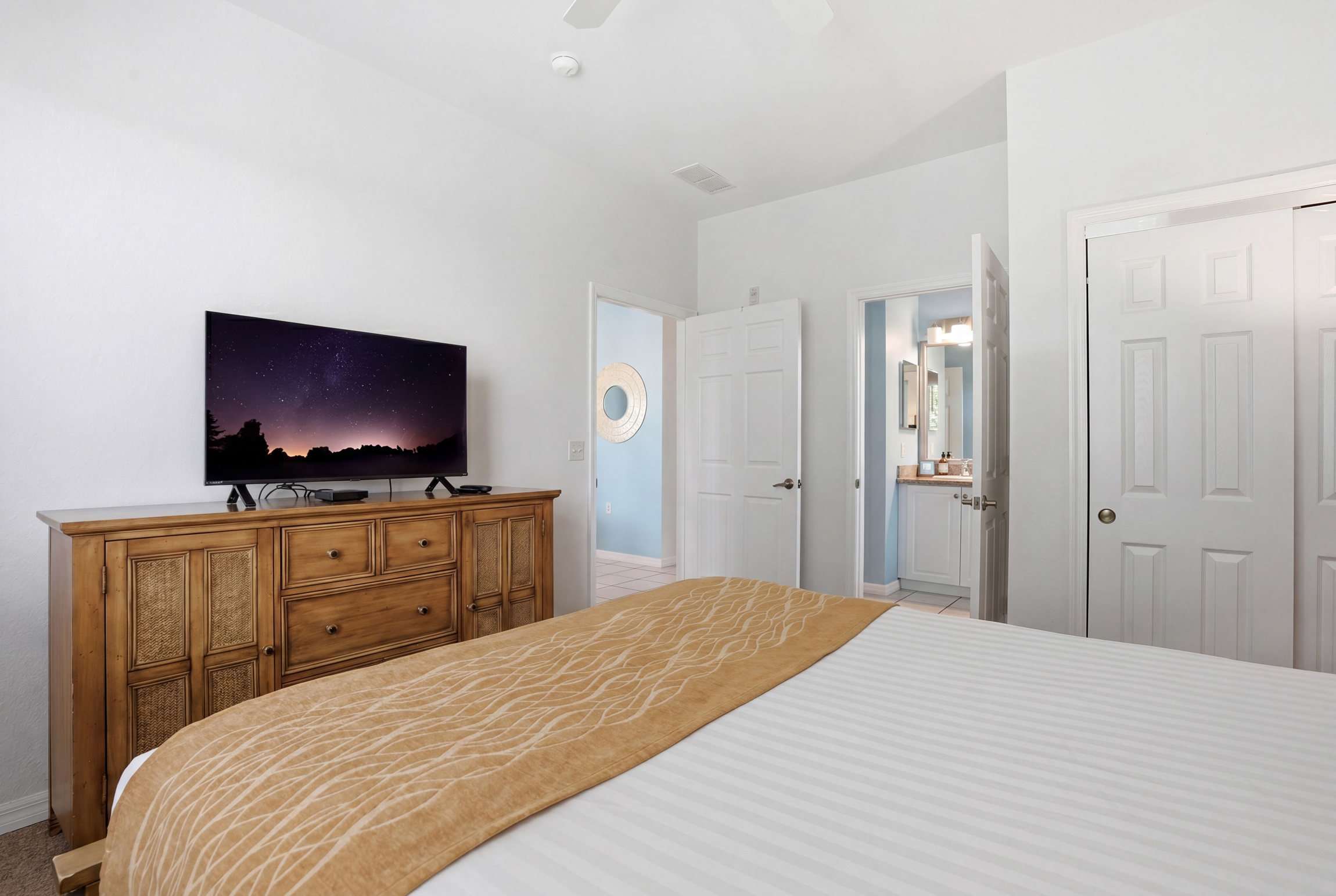826 Second Floor Lake and Fountain Views | Photo 25