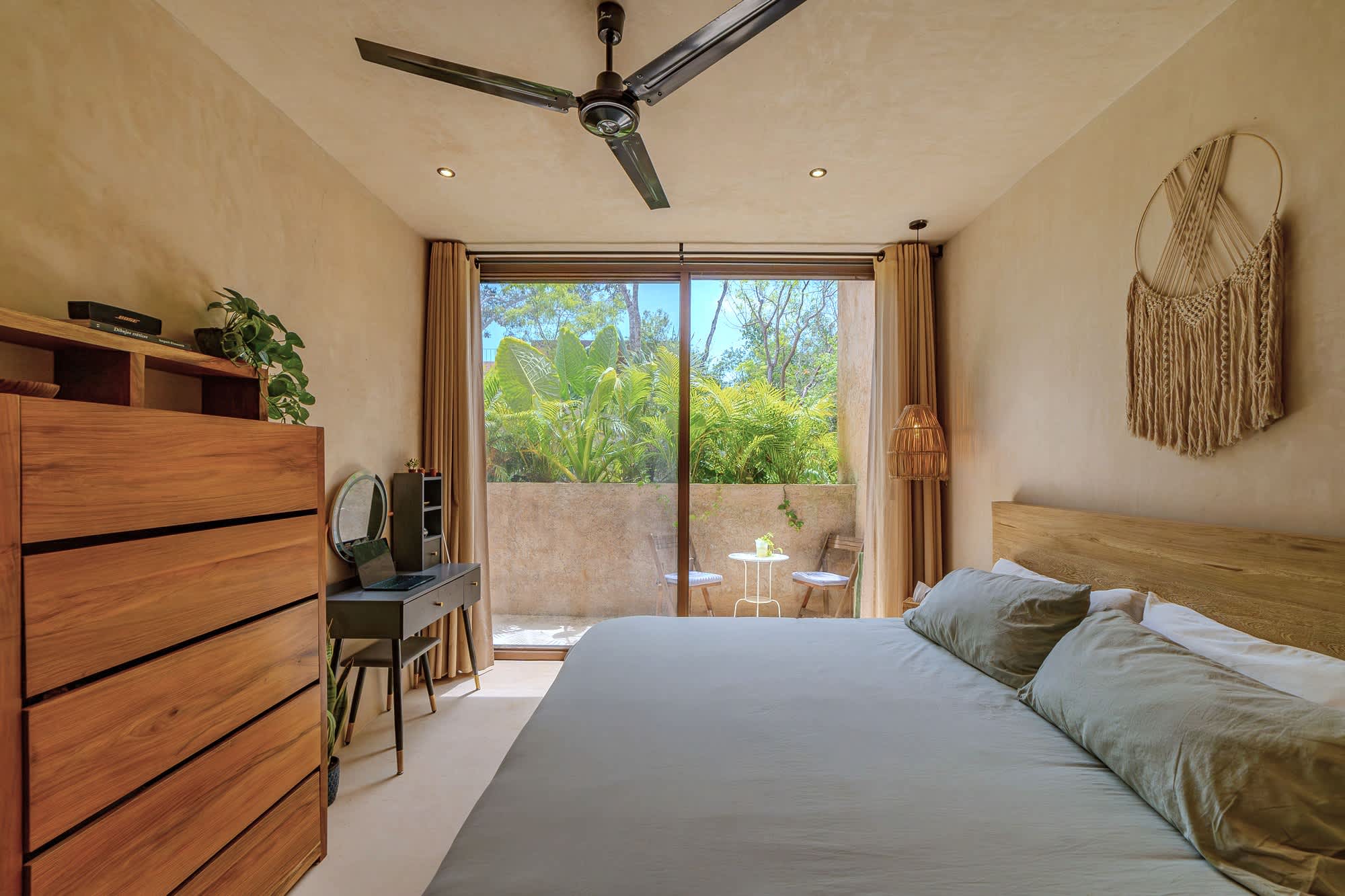 Lovely bedroom, spacious and beautifully illuminated with natural light, creating a warm and romantic atmosphere.
