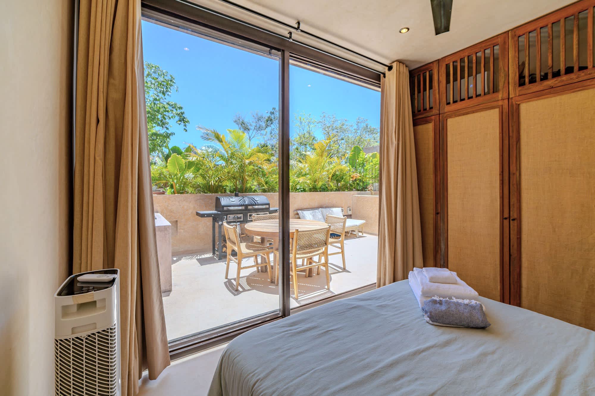 Lovely bedroom, spacious and beautifully illuminated with natural light, creating a warm and romantic atmosphere.
