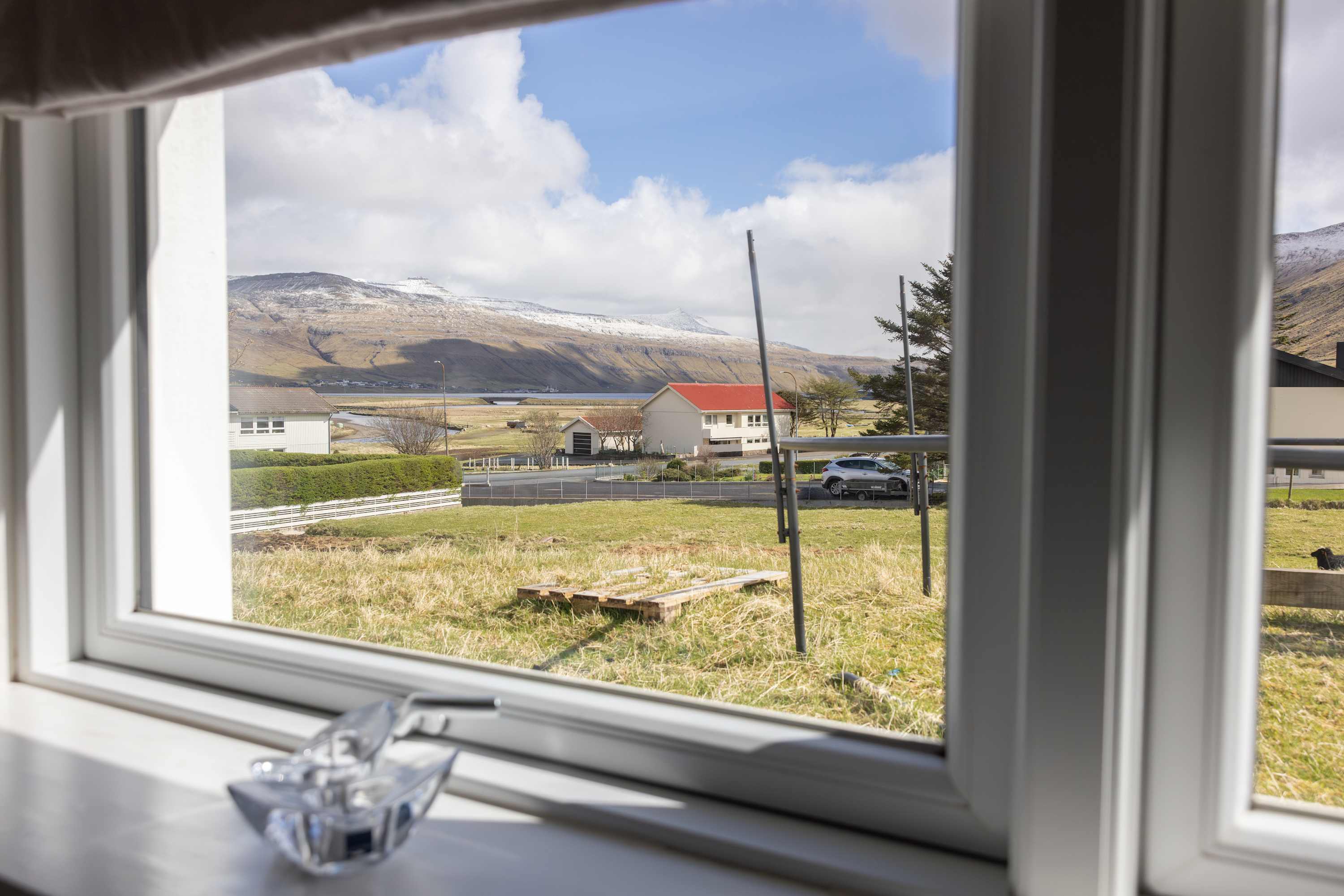 Relaxed Stay with Fjord Views in Hvalvik
