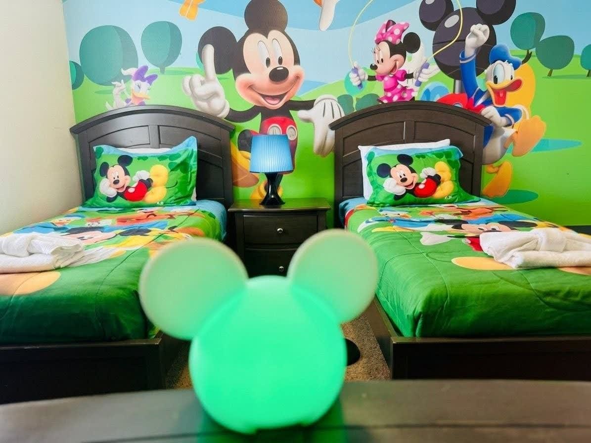 Private pool & FREE Resort near Disney! Sleeps 8