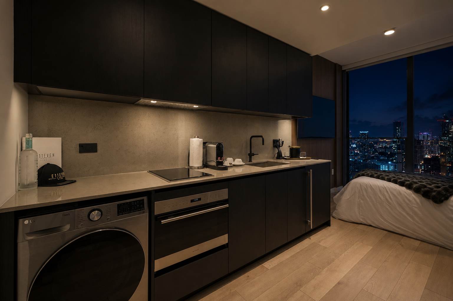 Luxury E11EVEN Residence  Pool, Beach Club & Gym