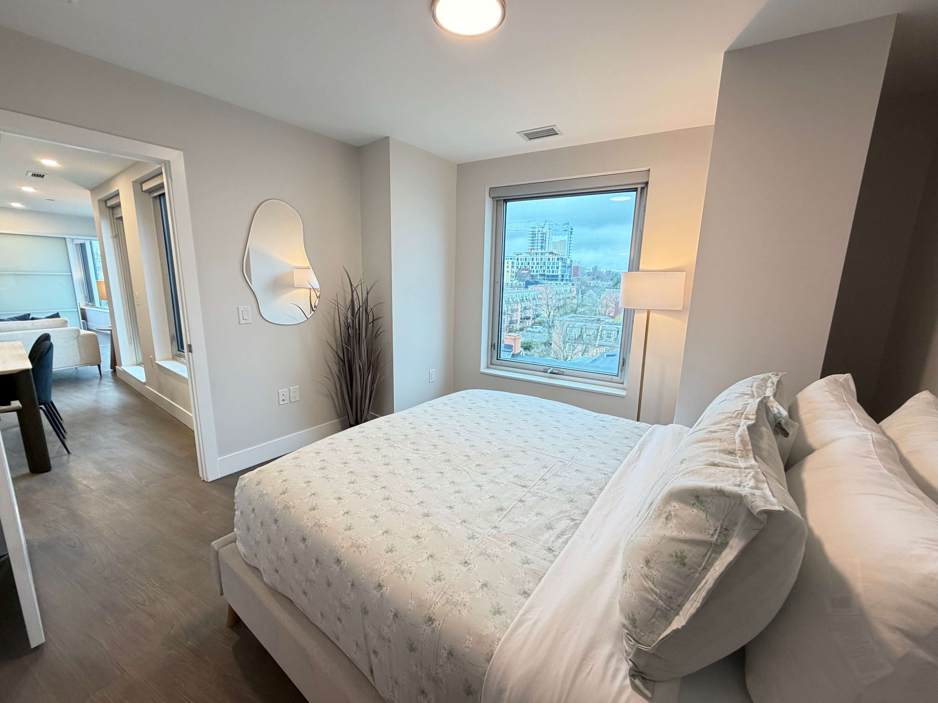 Downtown Waterview, 2 BR and 2 Bath with 6 appliances