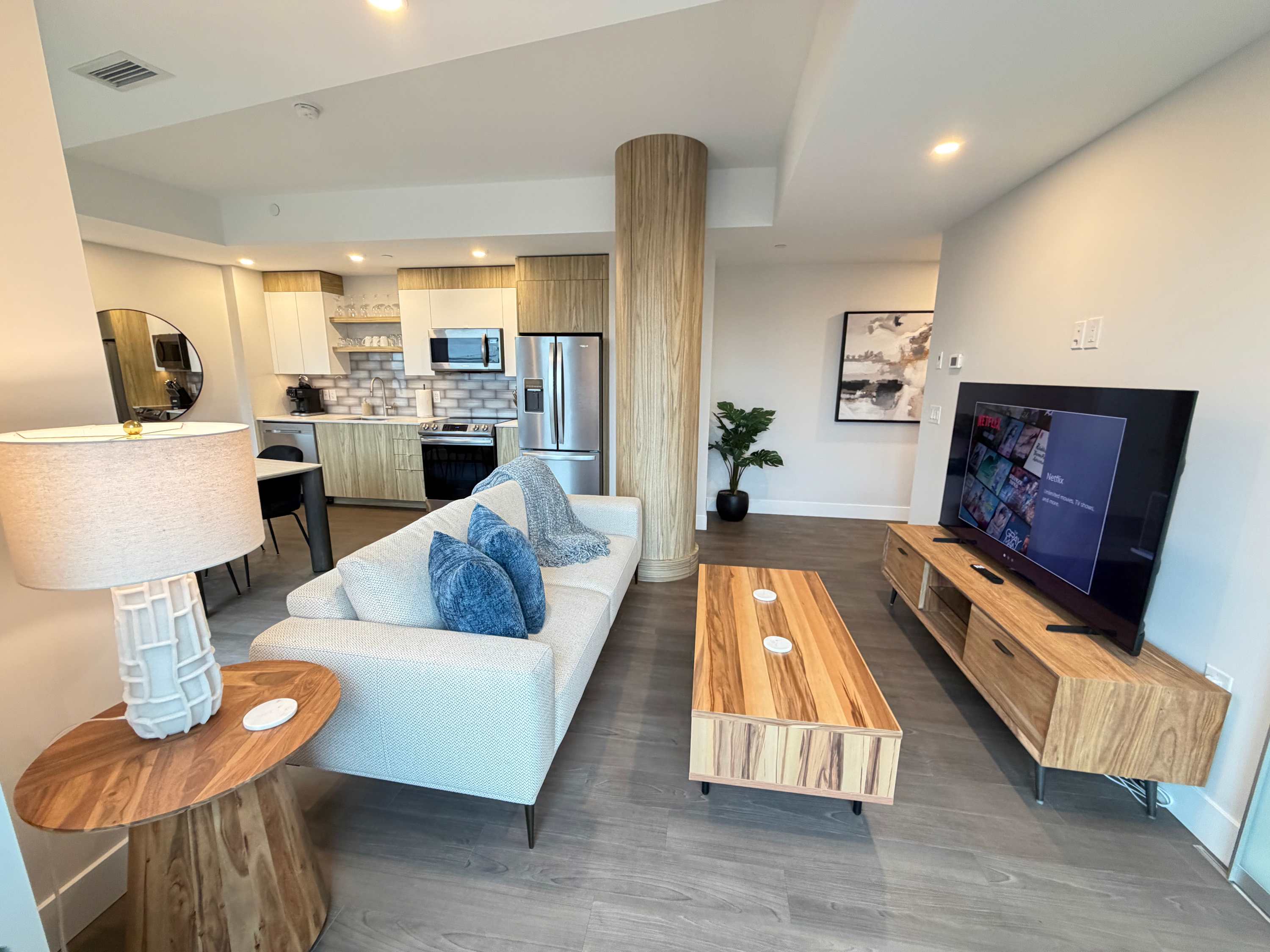 Downtown Waterview, 2 BR and 2 Bath with 6 appliances