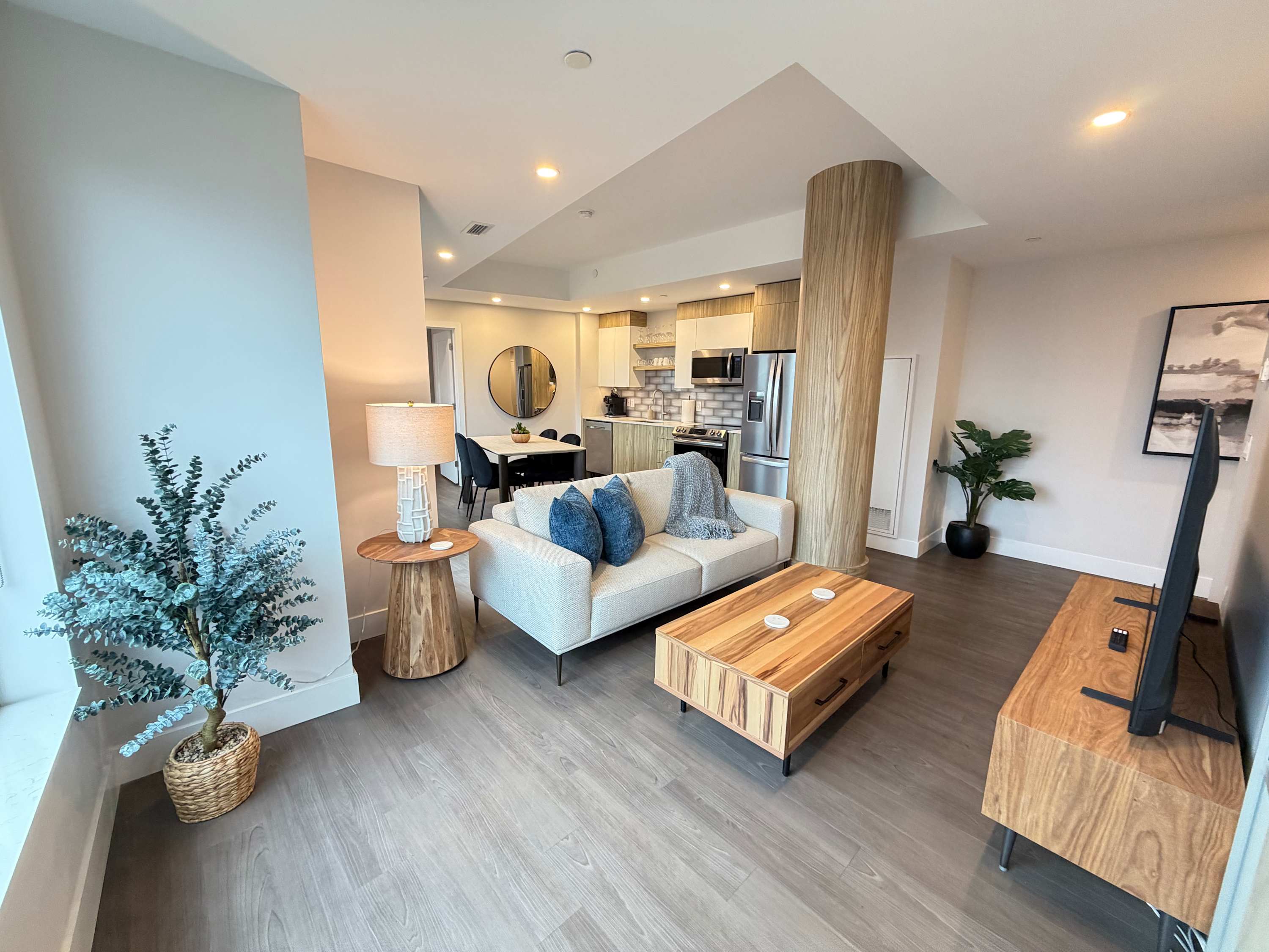Downtown Waterview, 2 BR and 2 Bath with 6 appliances
