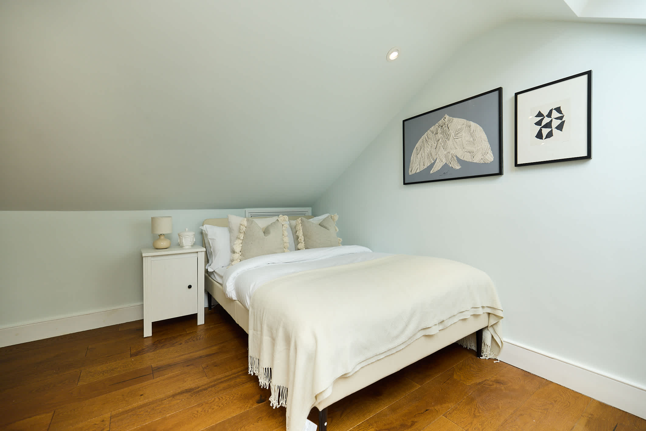 The Courtyard & Eaves House - Queen's Park in Huxley Street 40 W10 4QQ - Property image 6 - VivreStays