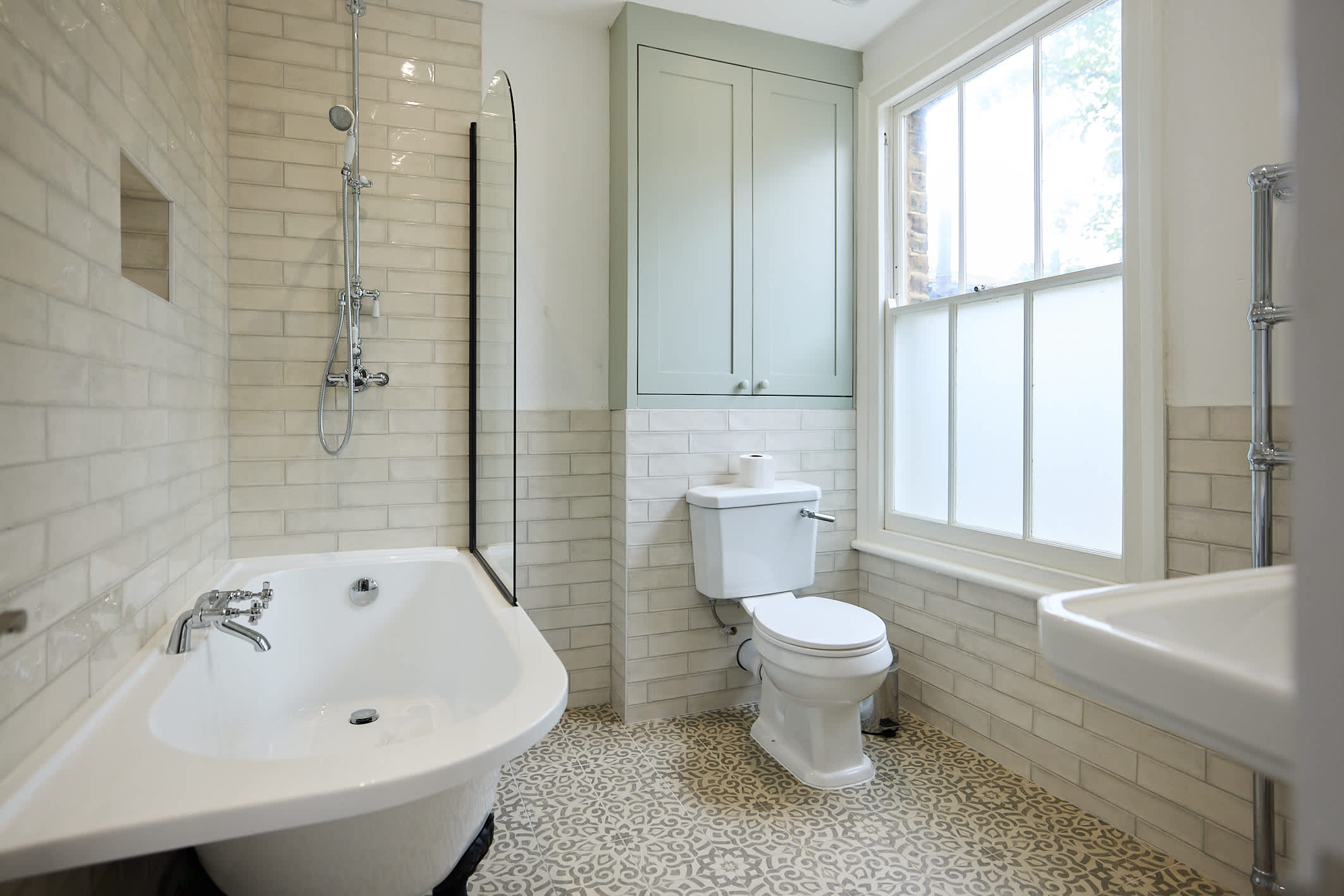 The Courtyard & Eaves House - Queen's Park in Huxley Street 40 W10 4QQ - Property image 7 - VivreStays