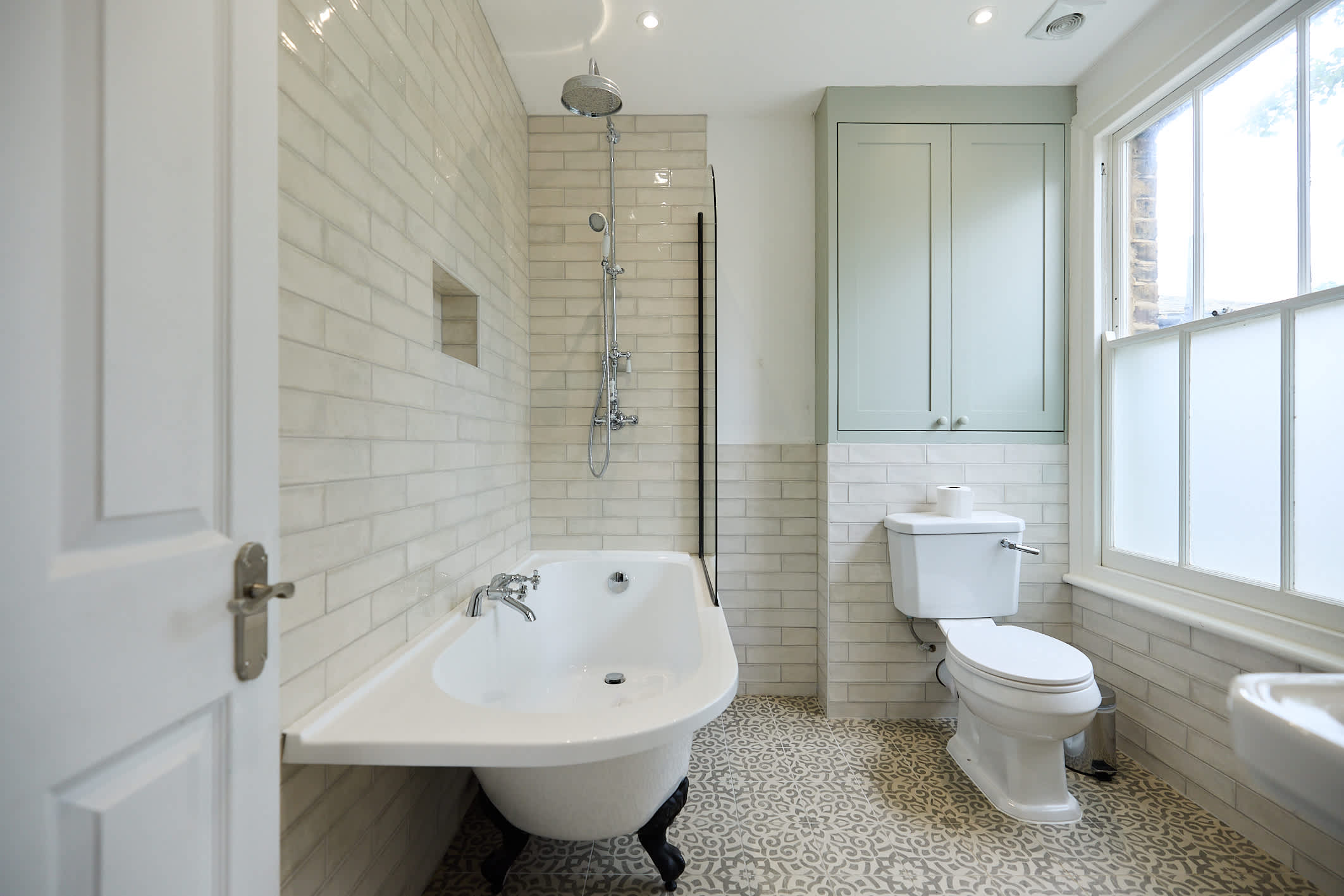 The Courtyard & Eaves House - Queen's Park in Huxley Street 40 W10 4QQ - Property image 24 - VivreStays