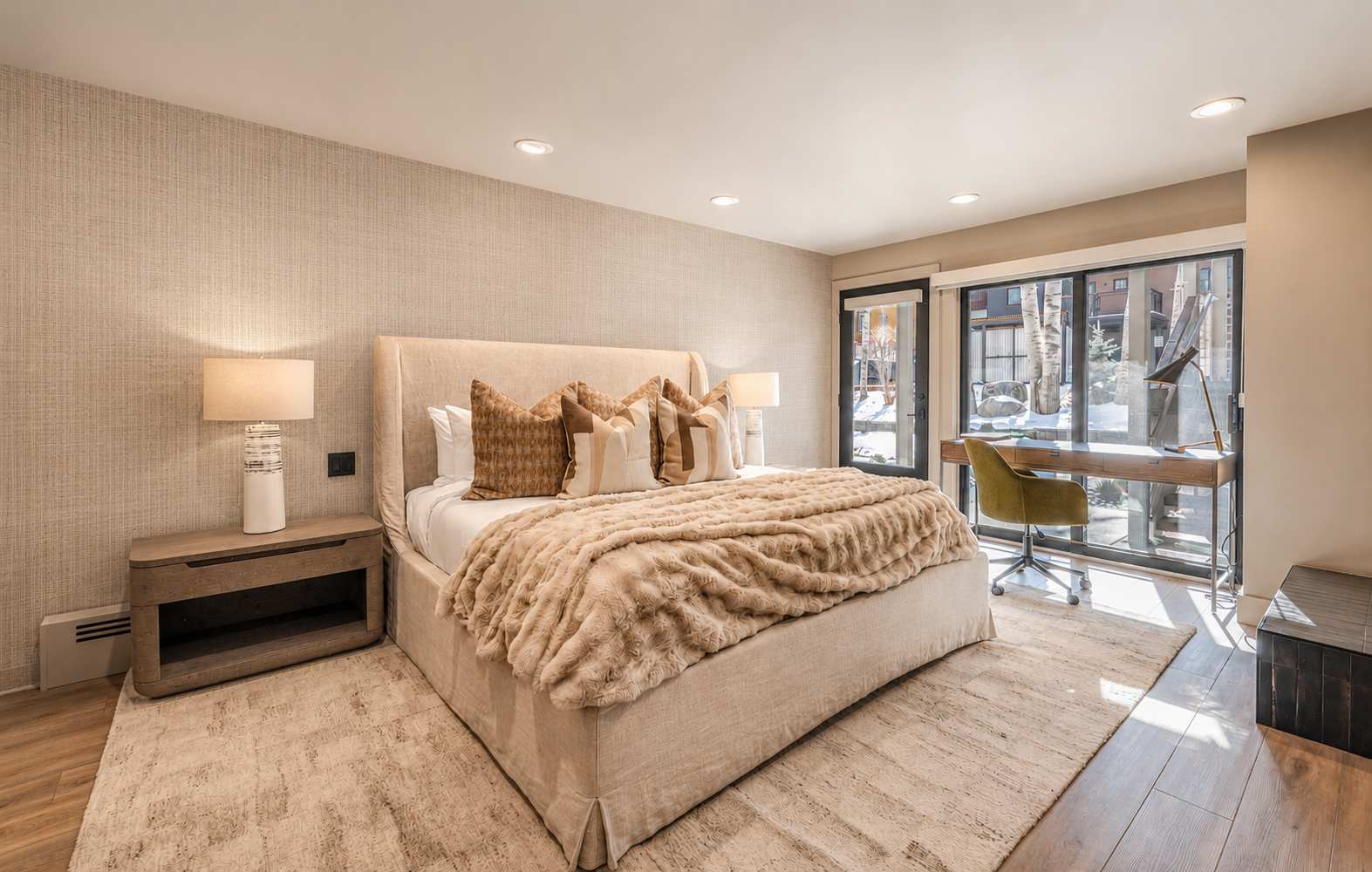 New Luxurious 4BR w Central A/C in Aspen's Core