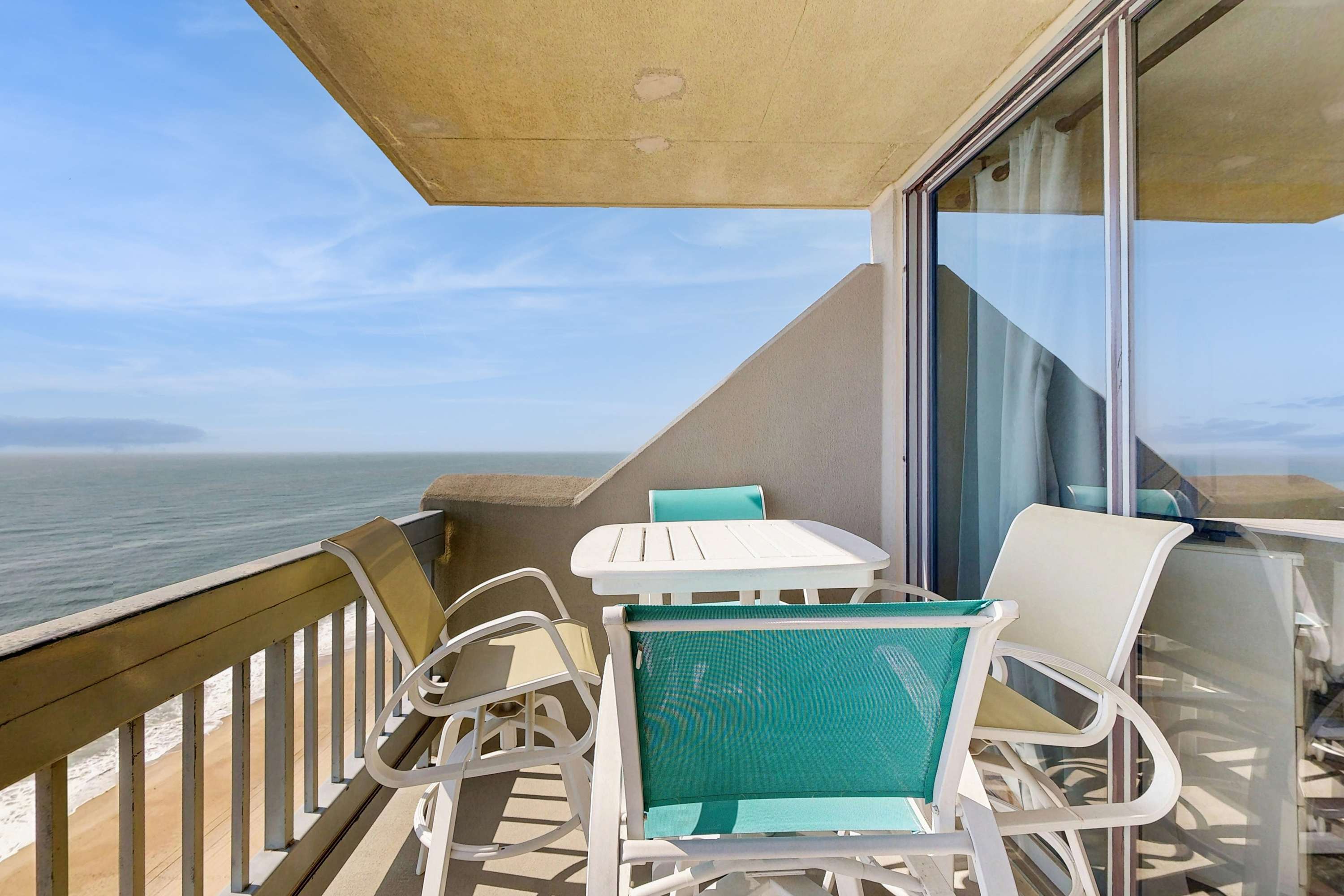Breathtaking Ocean & Bay Views from the 22nd Floor