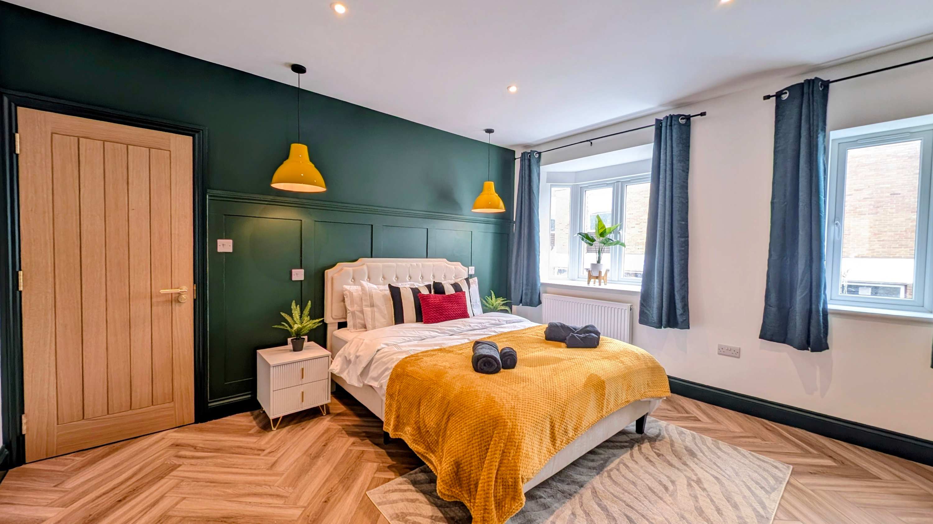 Luxury Seaton Beach Devon Sleeps 8 Parking in Queen Street 36 EX12 2RB - Property image 25 - VivreStays
