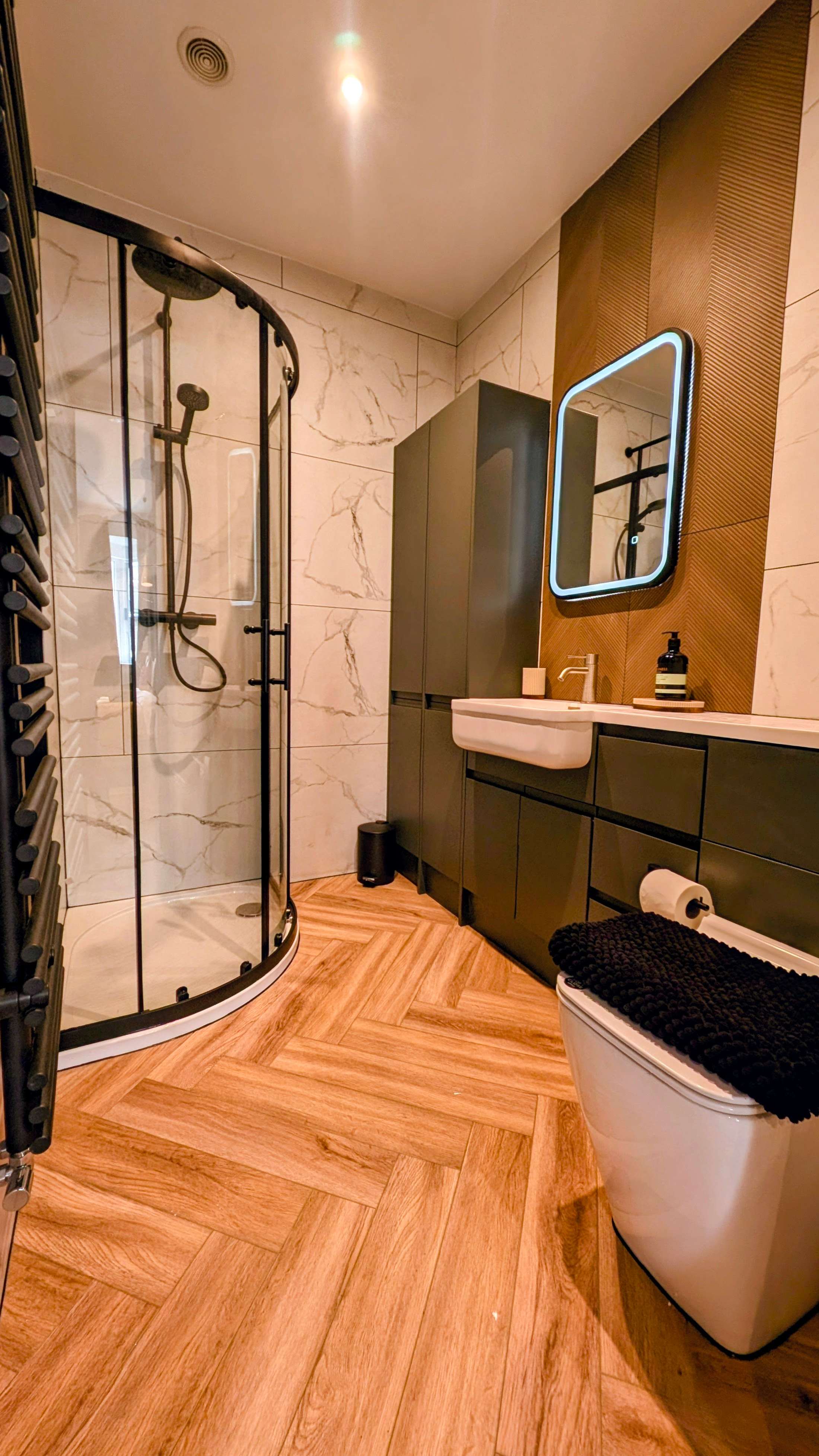 Luxury Seaton Beach Devon Sleeps 8 Parking in Queen Street 36 EX12 2RB - Property image 15 - VivreStays