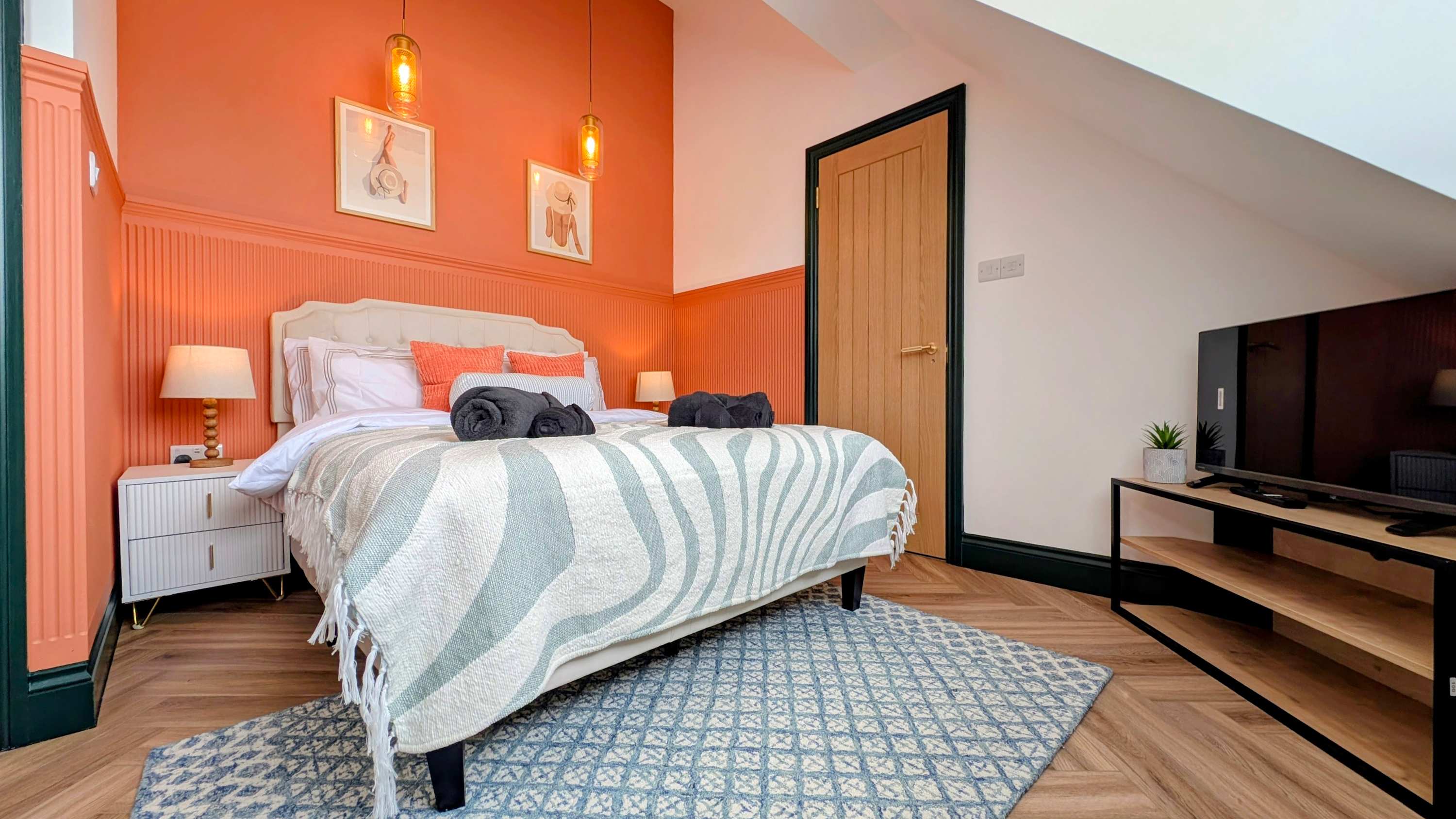 Luxury Seaton Beach Devon Sleeps 8 Parking in Queen Street 36 EX12 2RB - Property image 11 - VivreStays