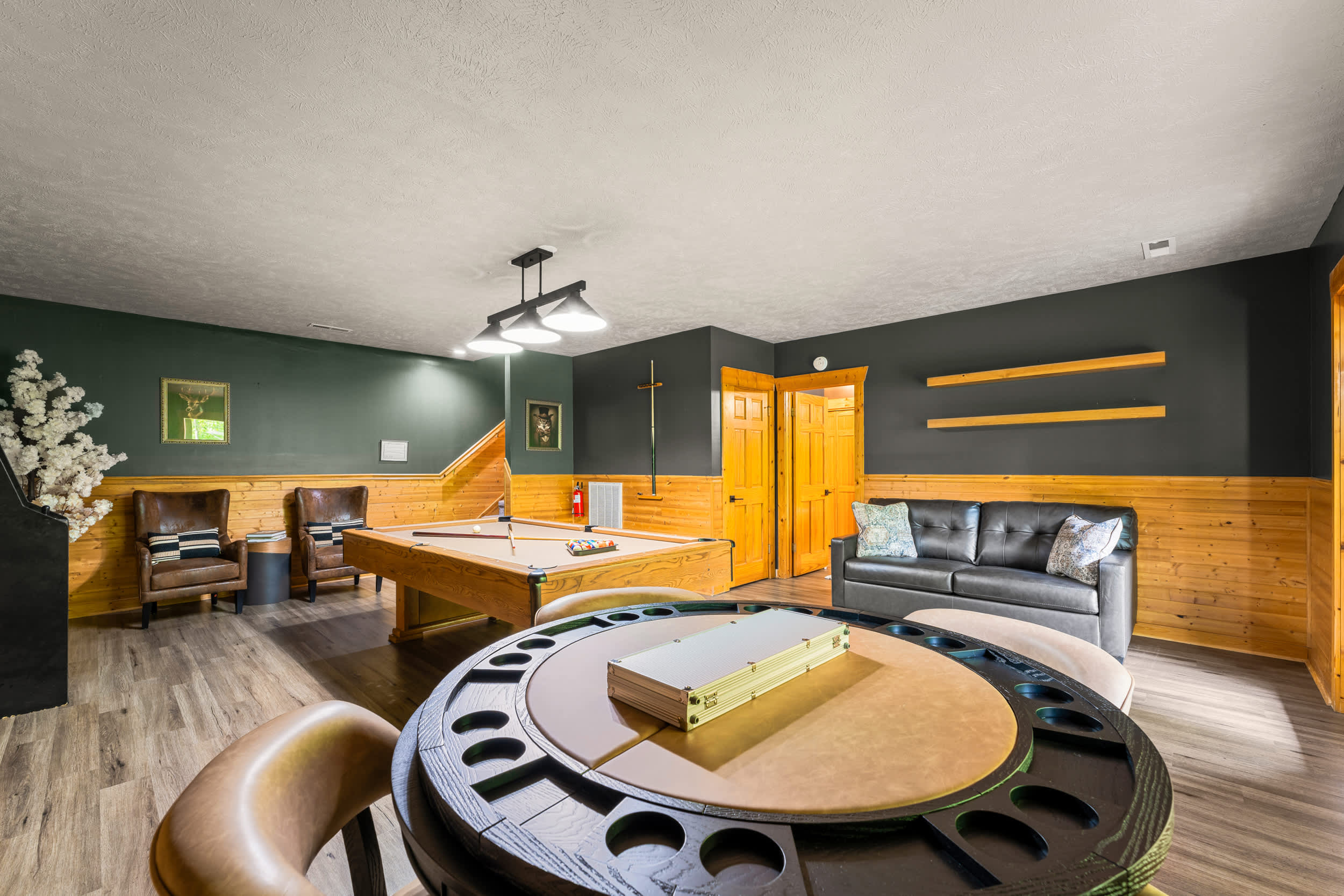 Game Room: Poker Table