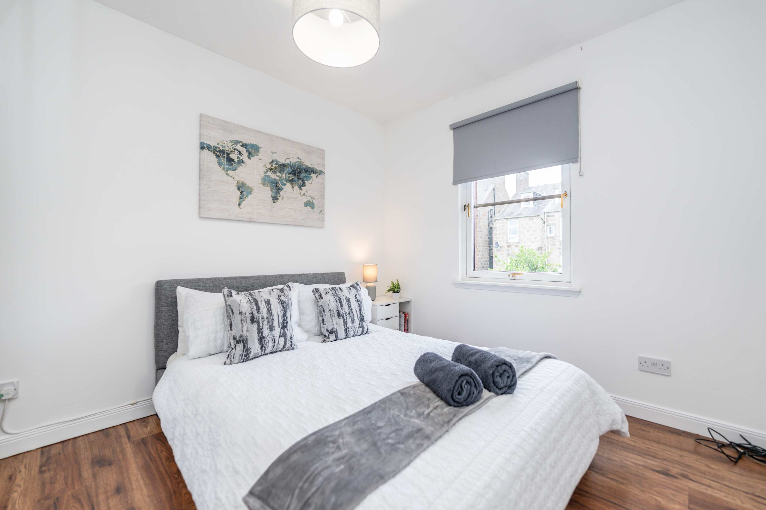 Stylish 2BR  -Free Parking -Near Shops and Cafes serviced apartment - Aberdeen - VivreStays