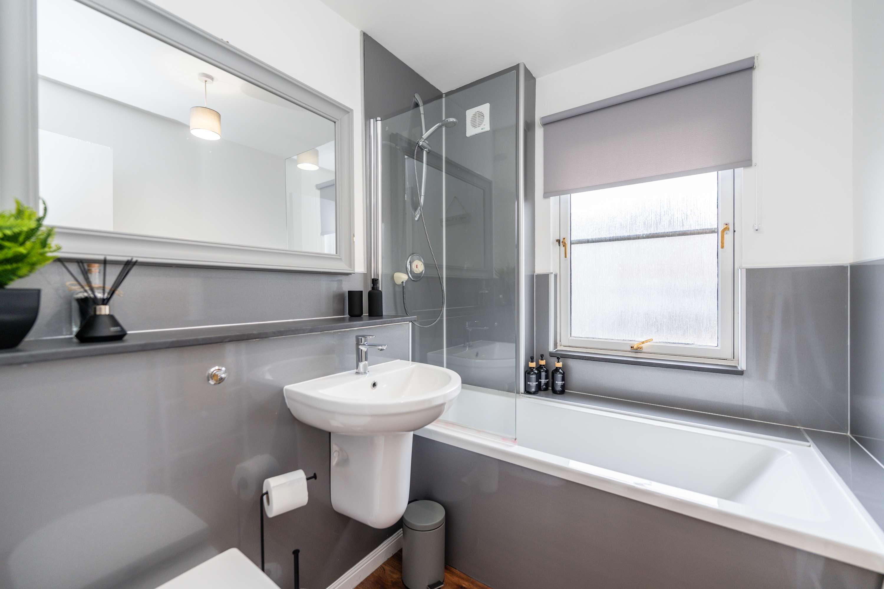 View Stylish 2BR -Free Parking -Near Shops and Cafes in Union Grove AB10 6AA Stylish 2BR -Free Parking -Near Shops and Cafes in Union Grove AB10 6AA - Property image 5 - VivreStays