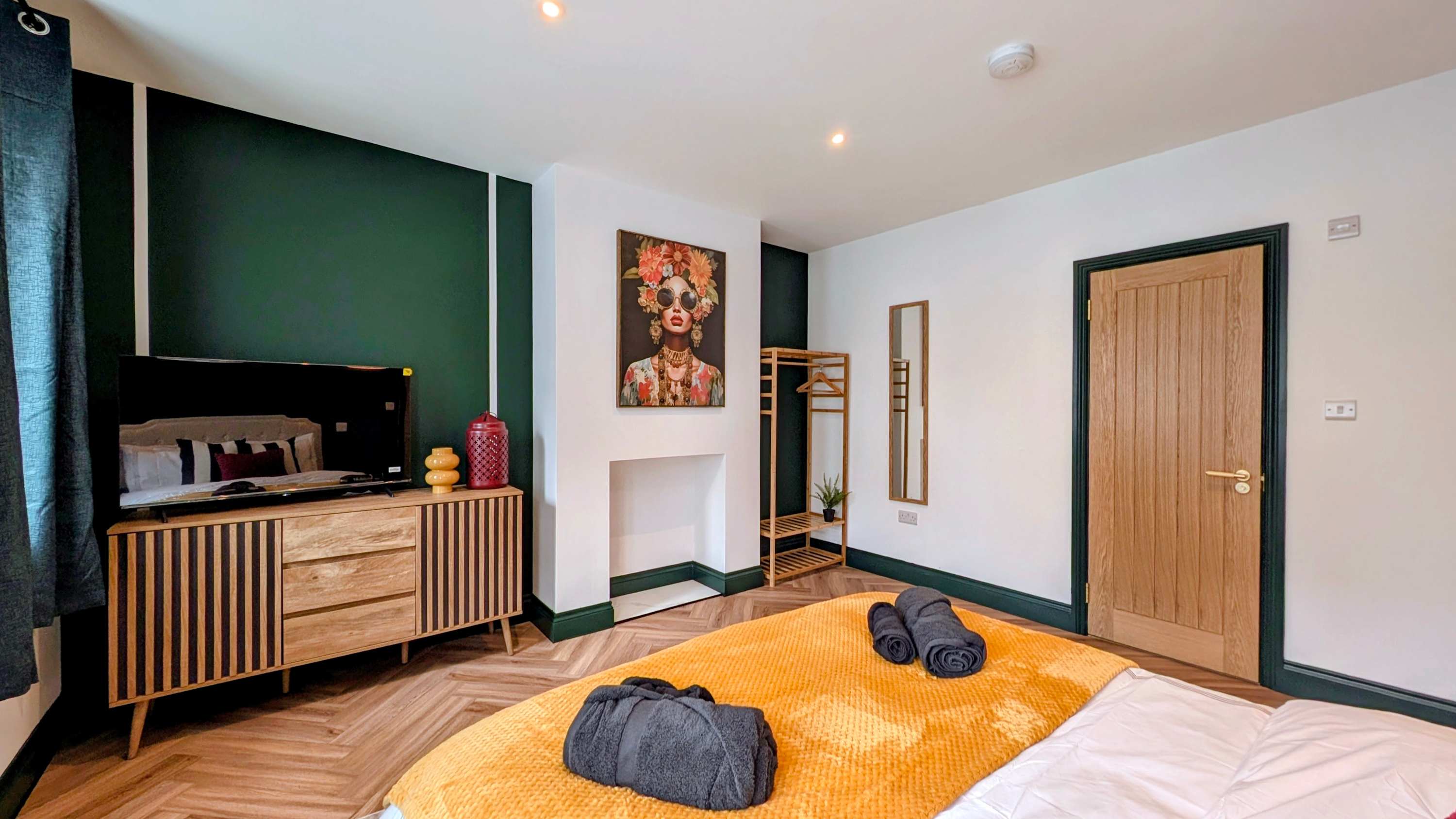 Luxury Seaton Beach Devon Sleeps 8 Parking in Queen Street 36 EX12 2RB - Property image 27 - VivreStays