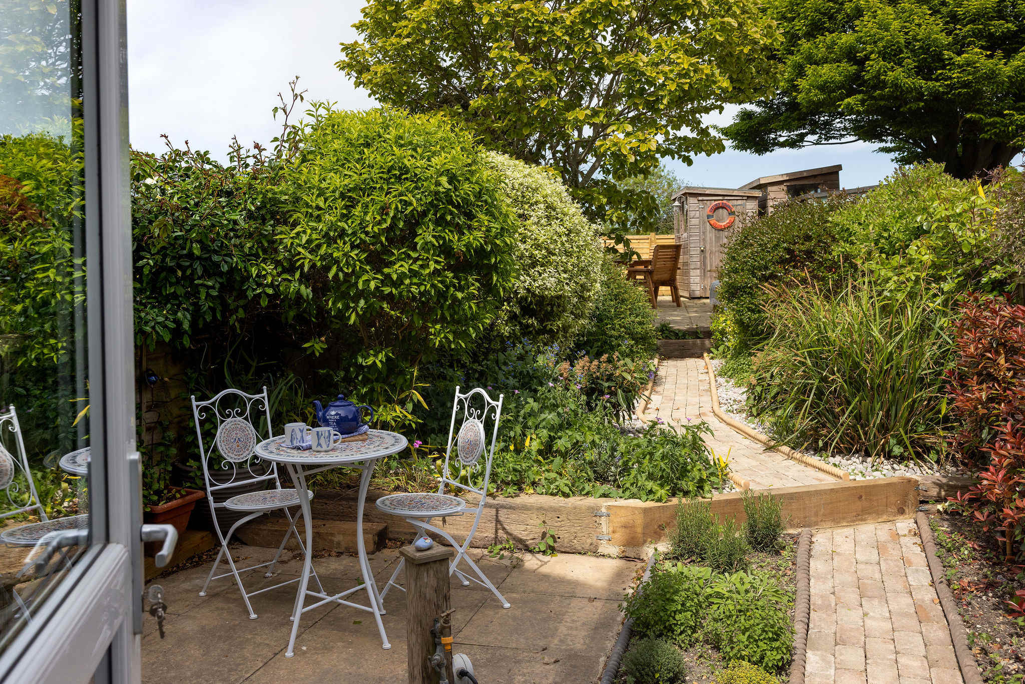 Quaint Quayside Cottage with Garden