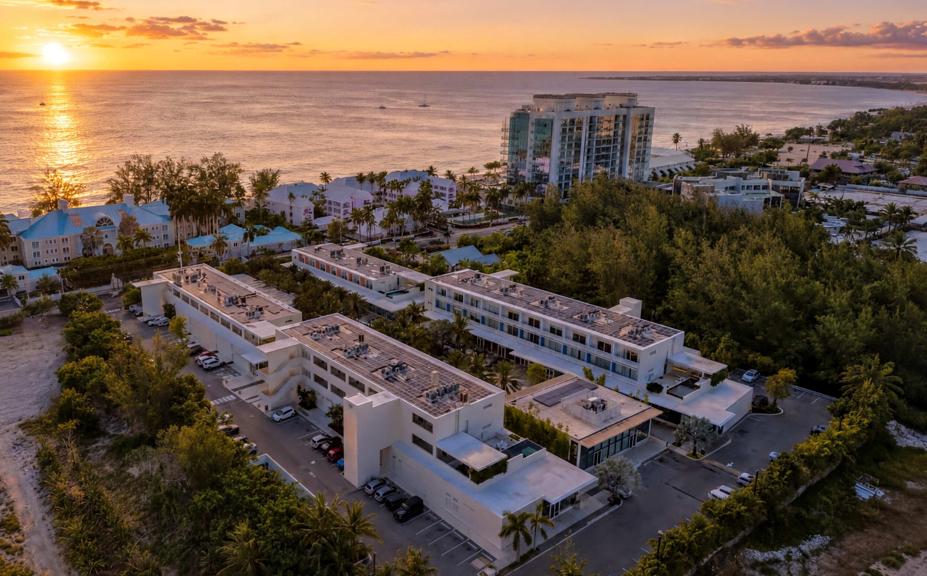 Designer Luxury 1BR at The Grove-Beach Steps Away