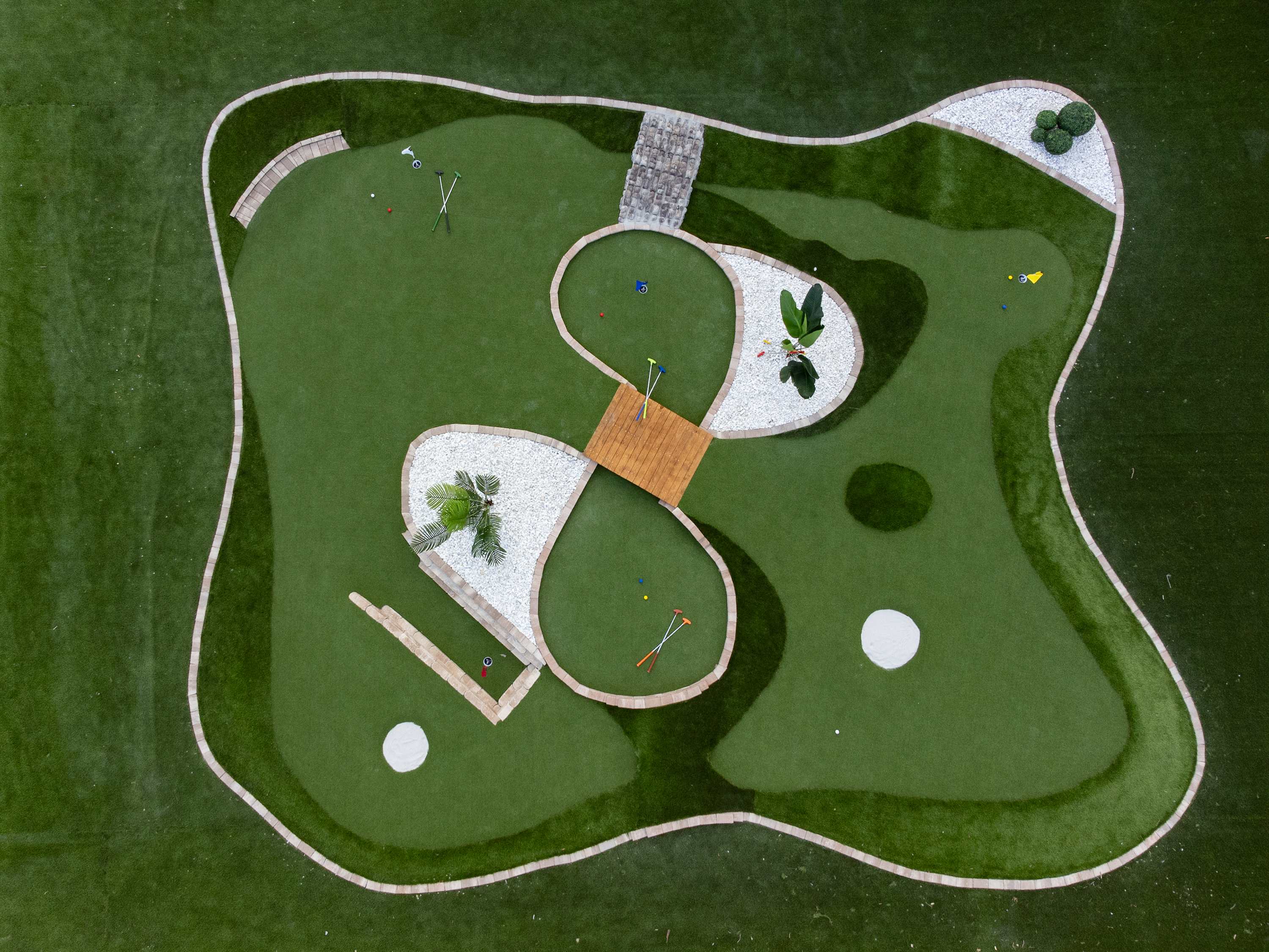 Tropical getaway w Pool, Pickleball & Game Room