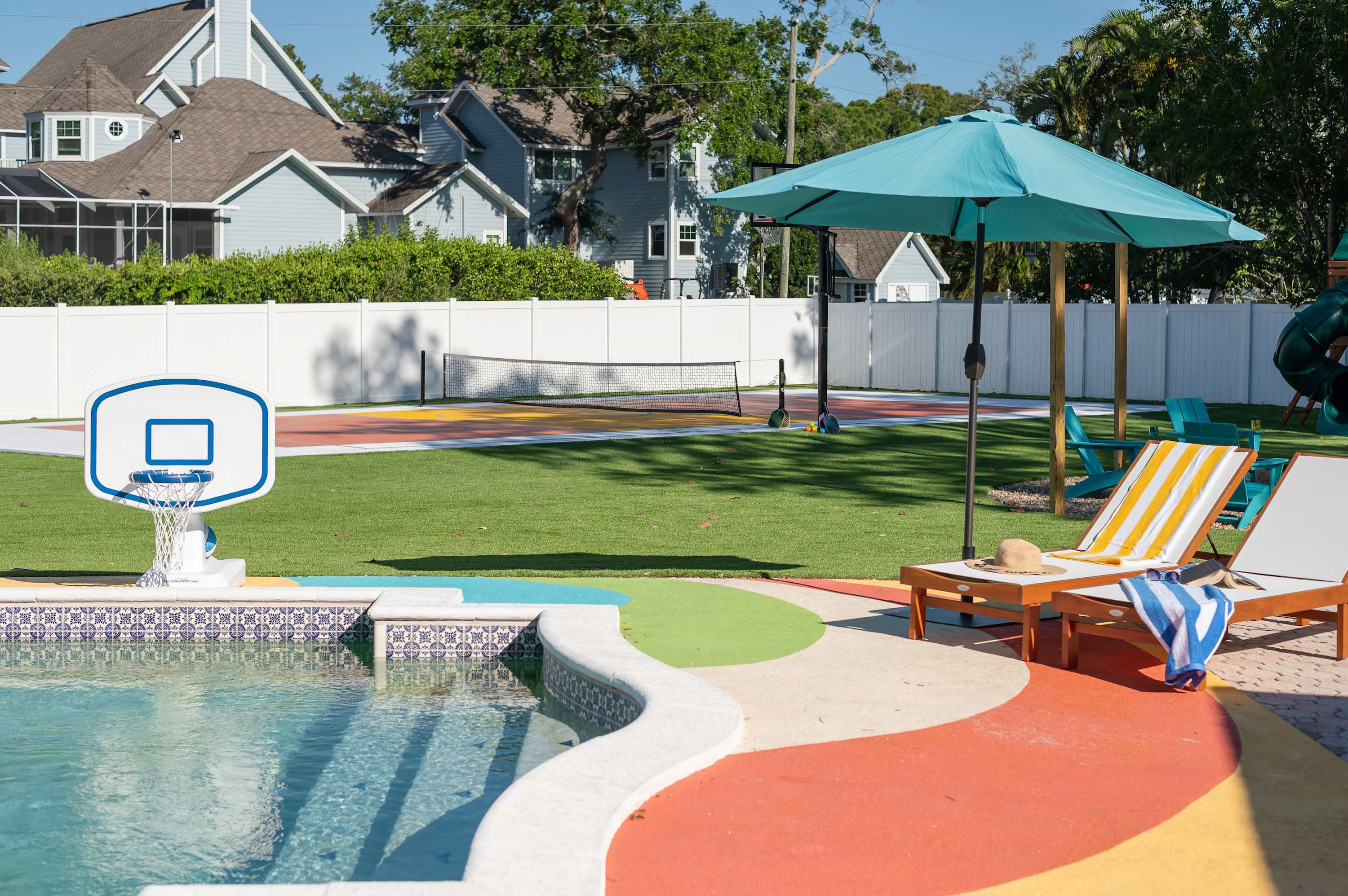 Tropical getaway w Pool, Pickleball & Game Room