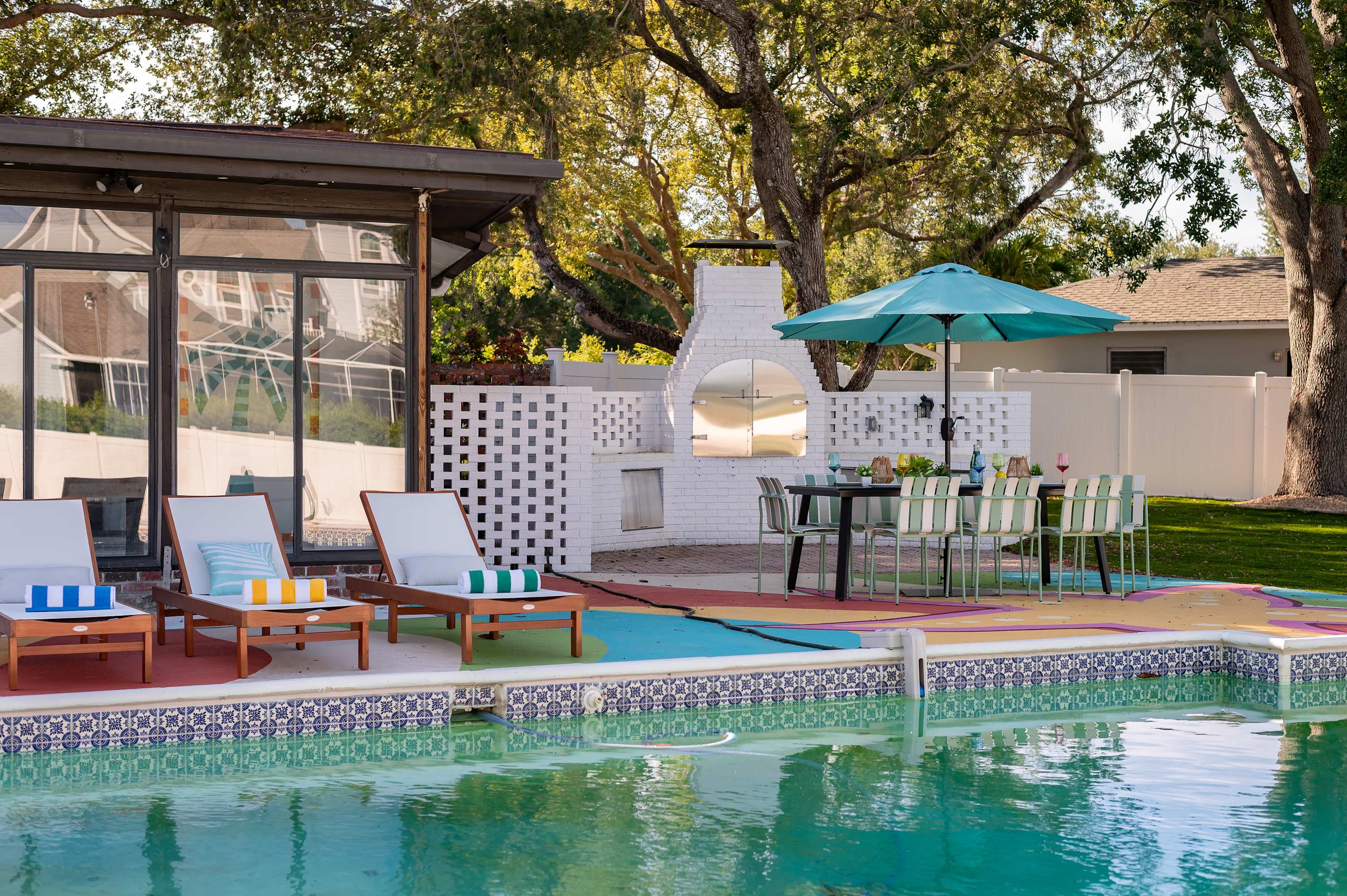 Tropical getaway w Pool, Pickleball & Game Room