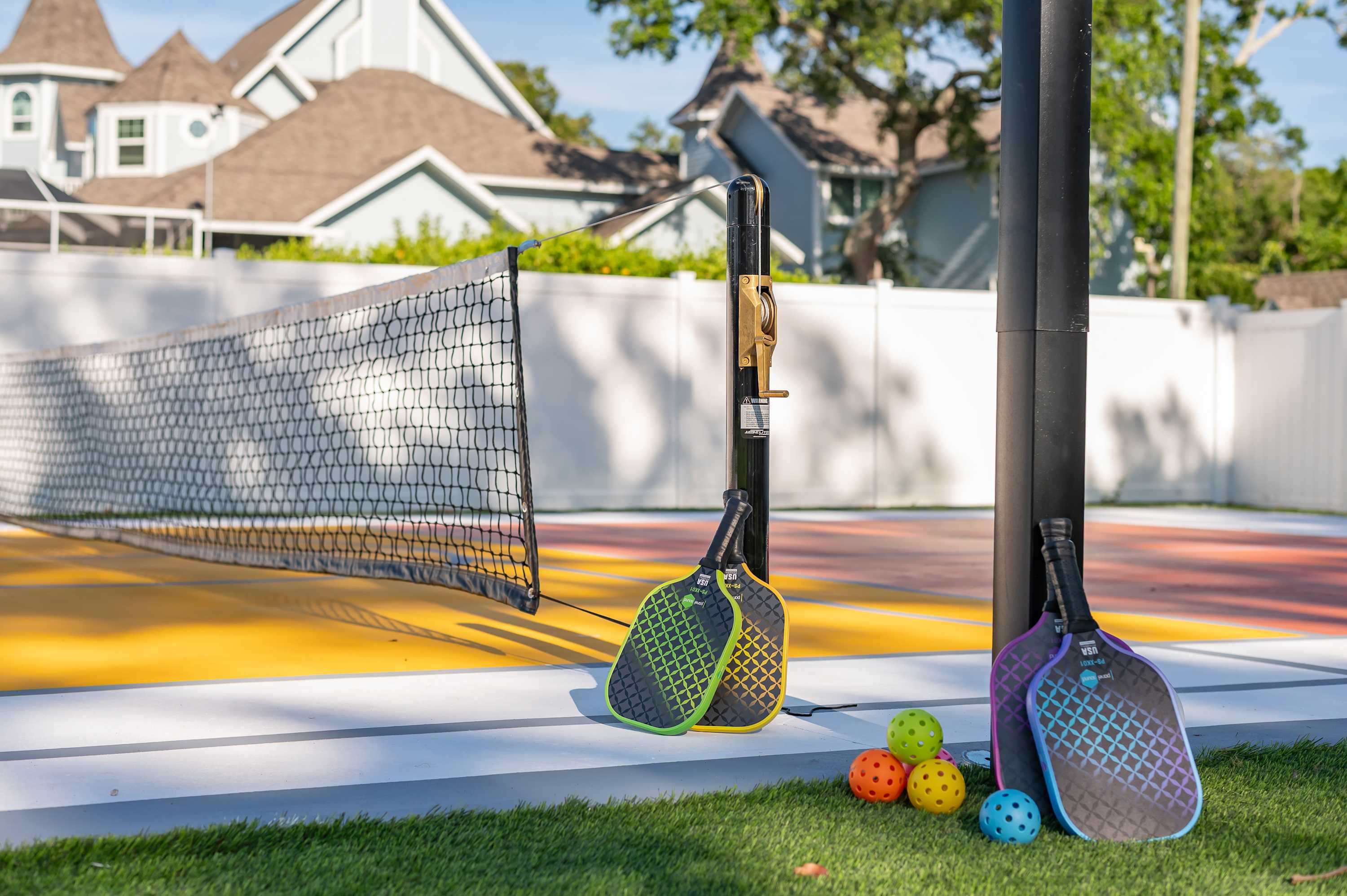 Tropical getaway w Pool, Pickleball & Game Room