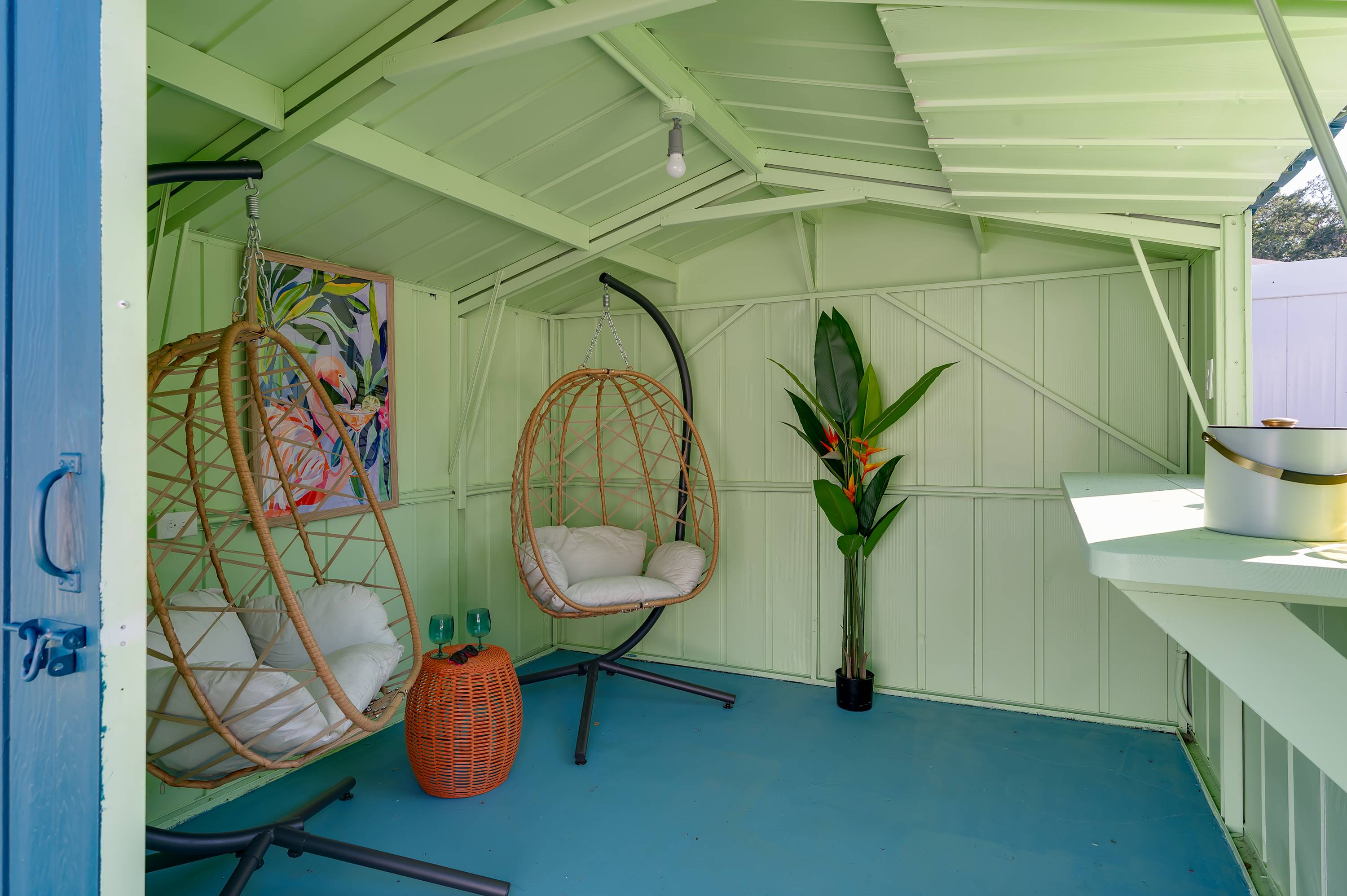 Tropical getaway w Pool, Pickleball & Game Room