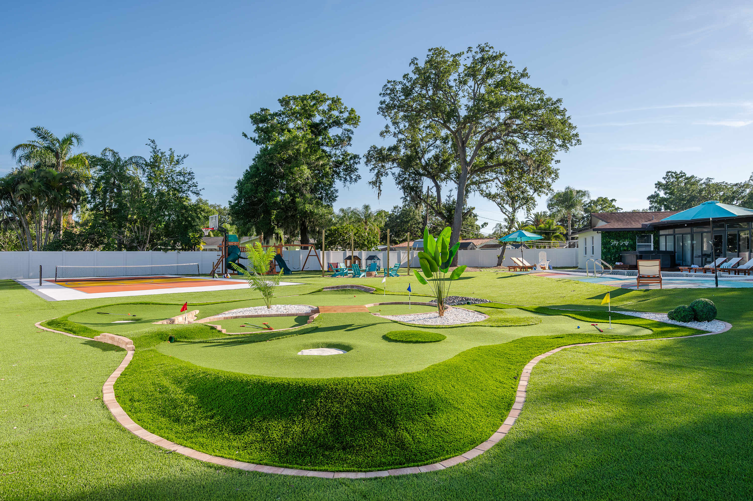 Tropical getaway w Pool, Pickleball & Game Room